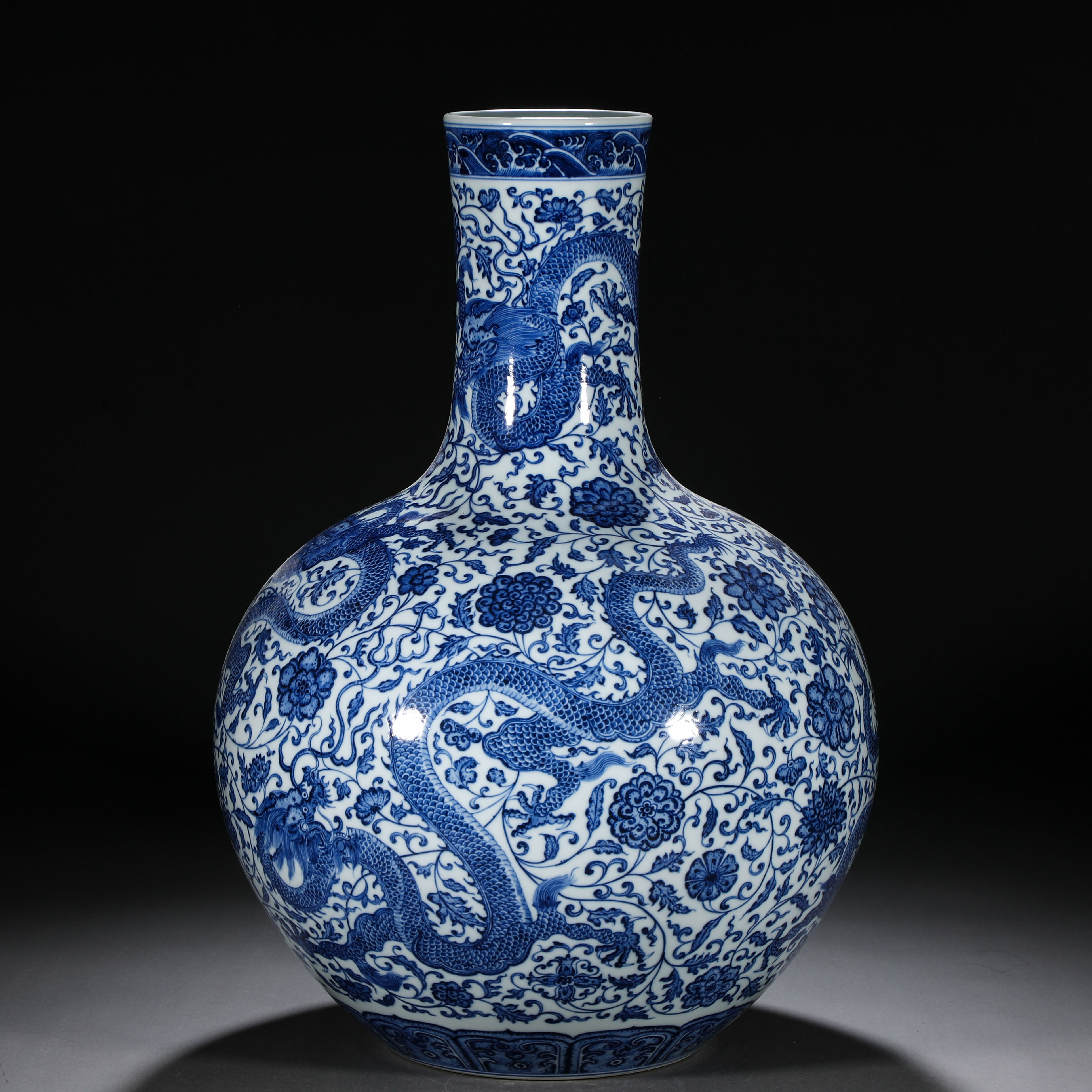 A Chinese Blue and White Lotus Scrolls Globular Vase - Image 2 of 10