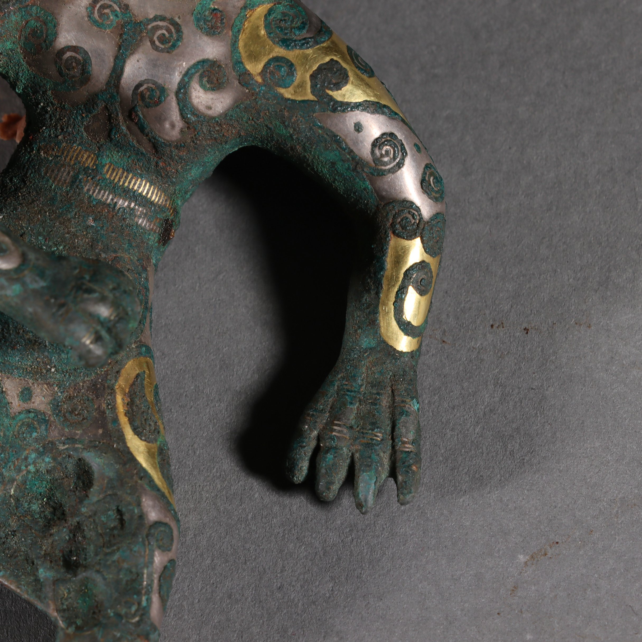 A Chinese Gold and Silver Decorated Bronze Beast - Image 4 of 9