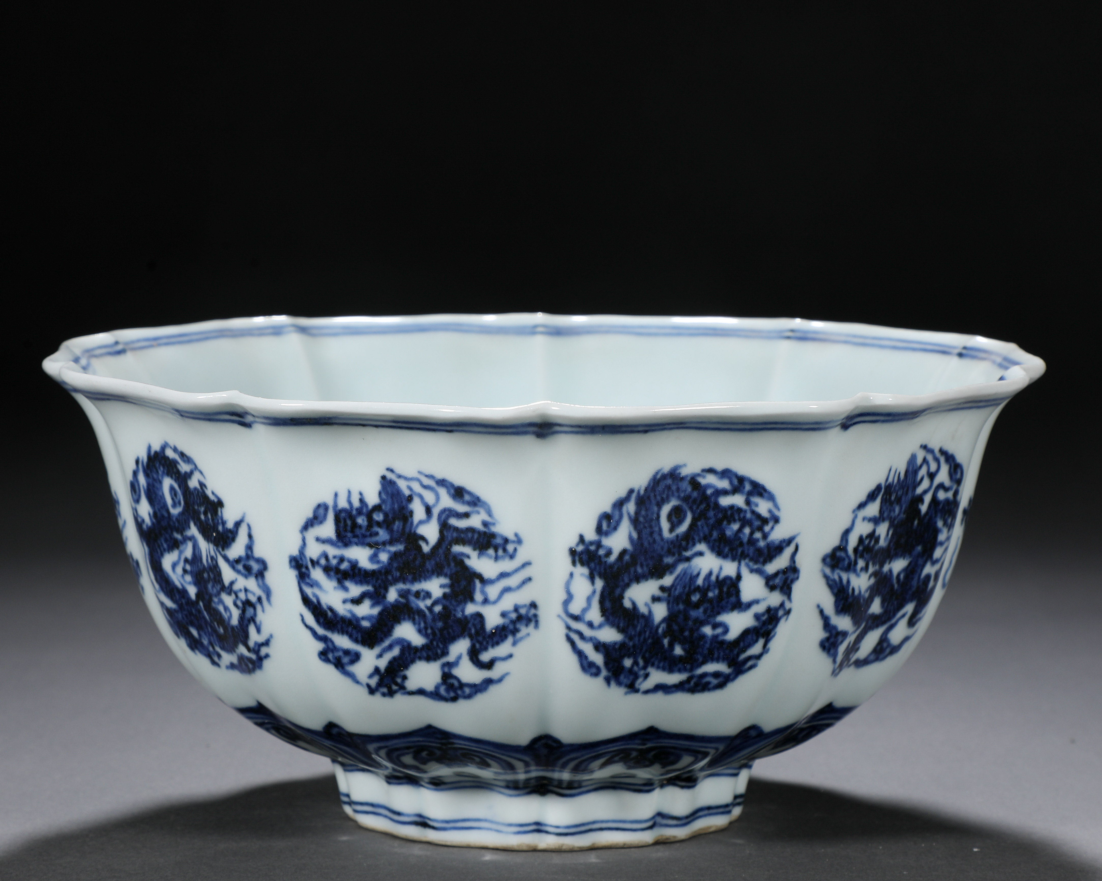 A Chinese Blue and White Medallions Bowl - Image 2 of 9