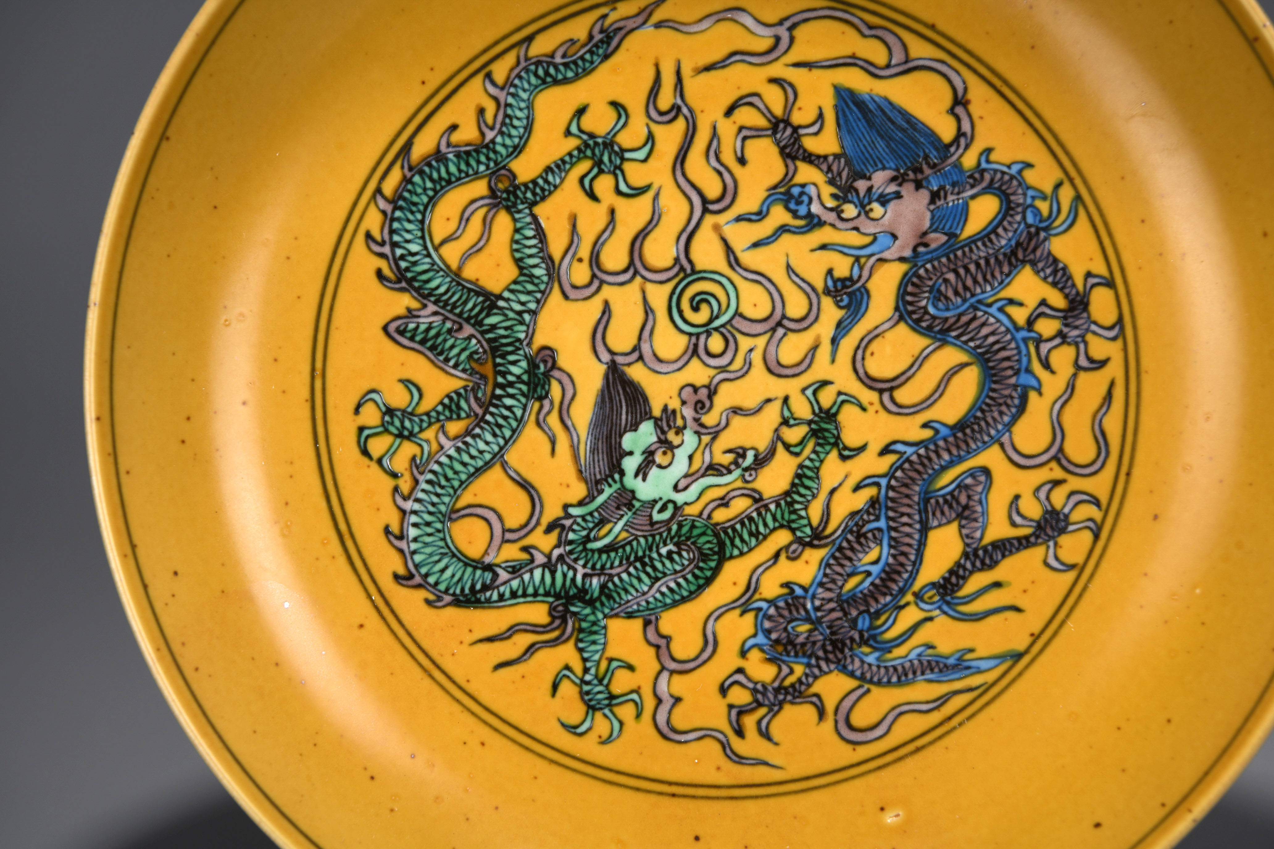 A Chinese Famille Verte Biscuit Dragon Dish - Image 5 of 8