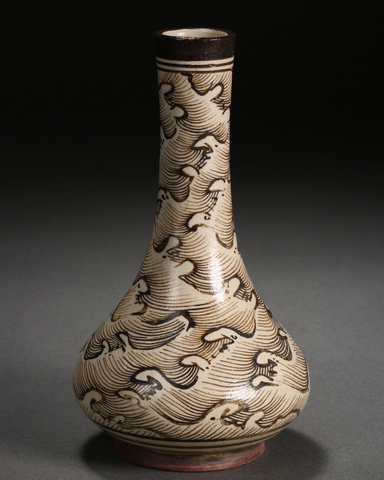 A Chinese Cizhou-ware Long Neck Vase - Image 4 of 8