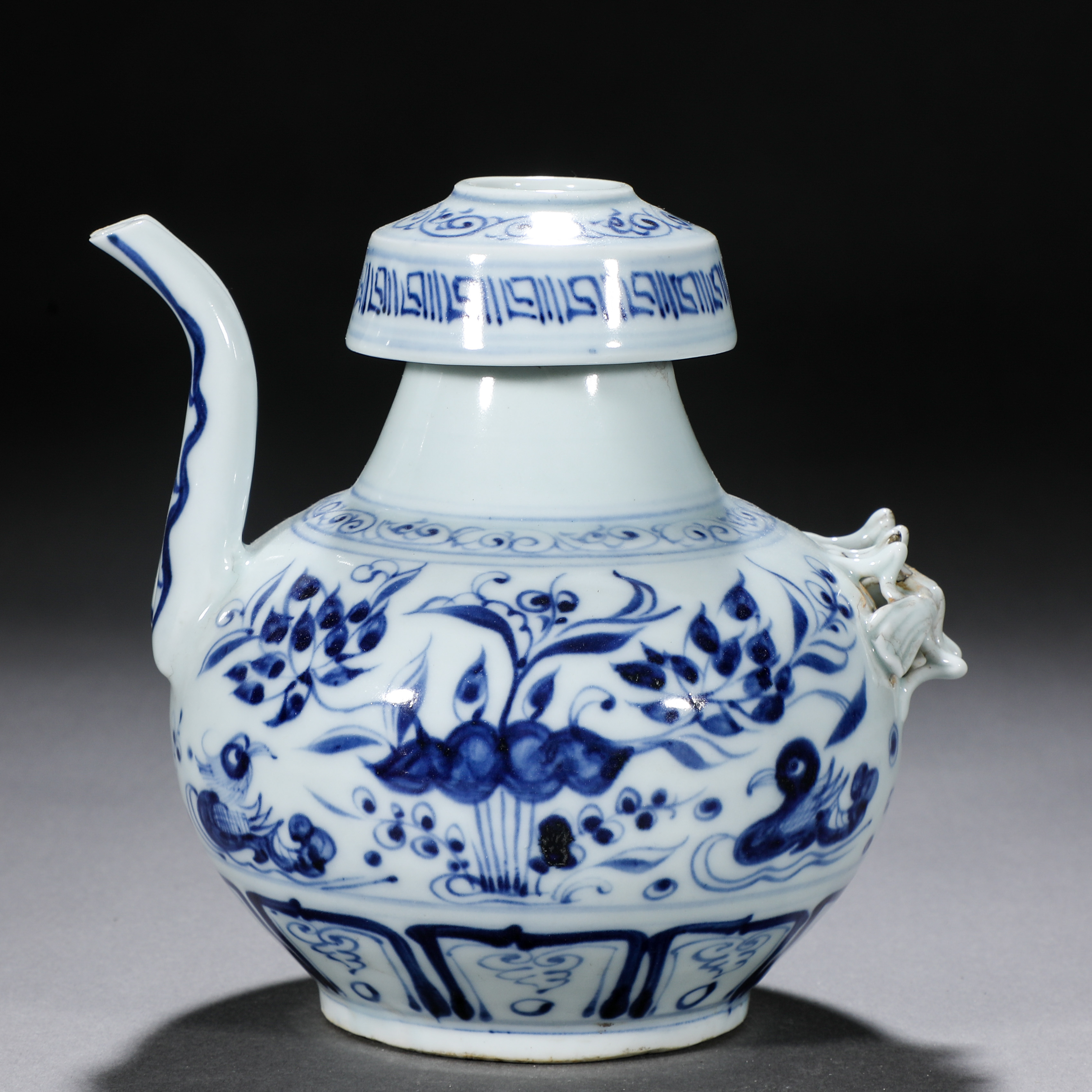 A Chinese Blue and White Lotus Pond Ewer - Image 3 of 9