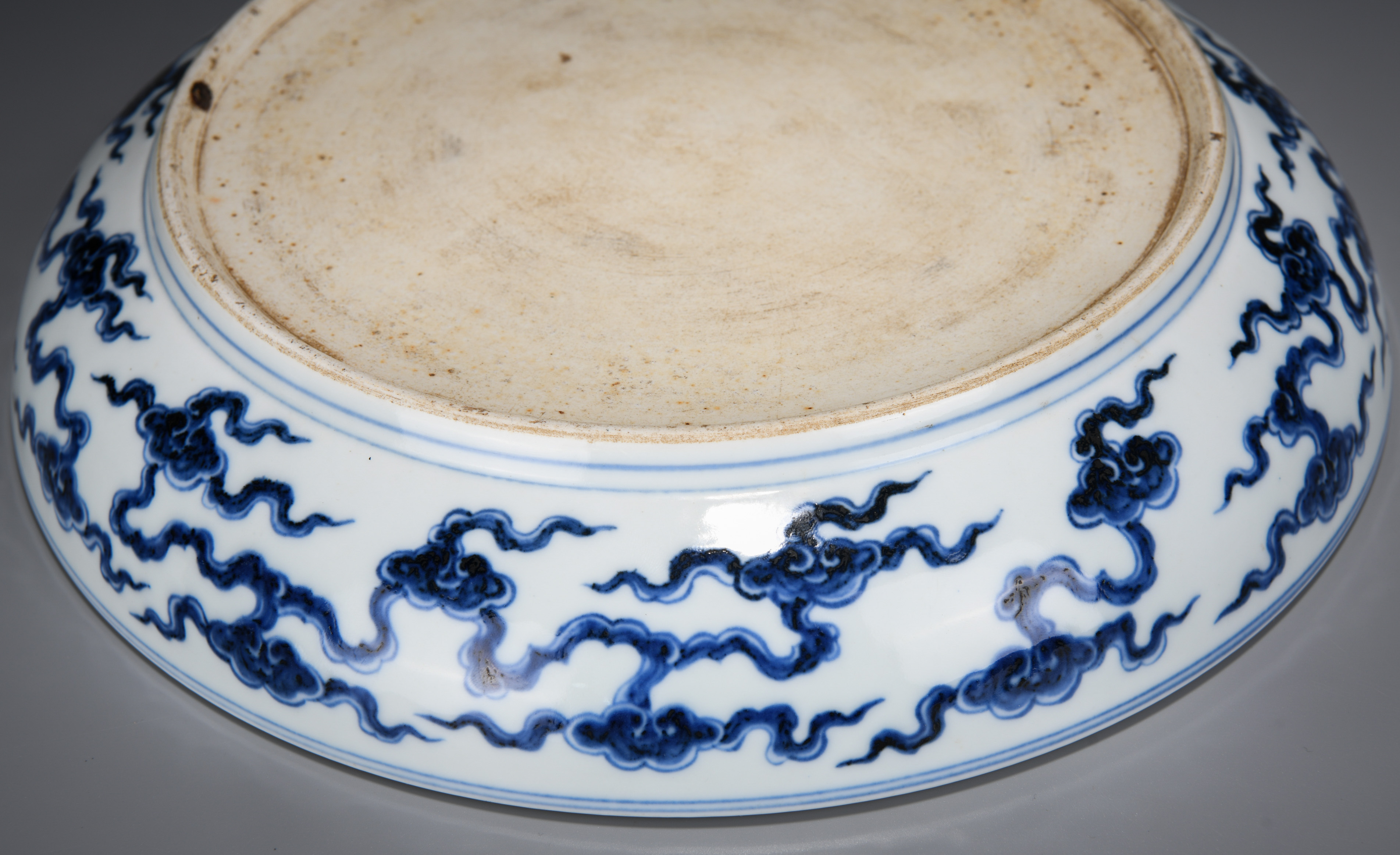 A Chinese Blue and White Dragon Dish - Image 6 of 7
