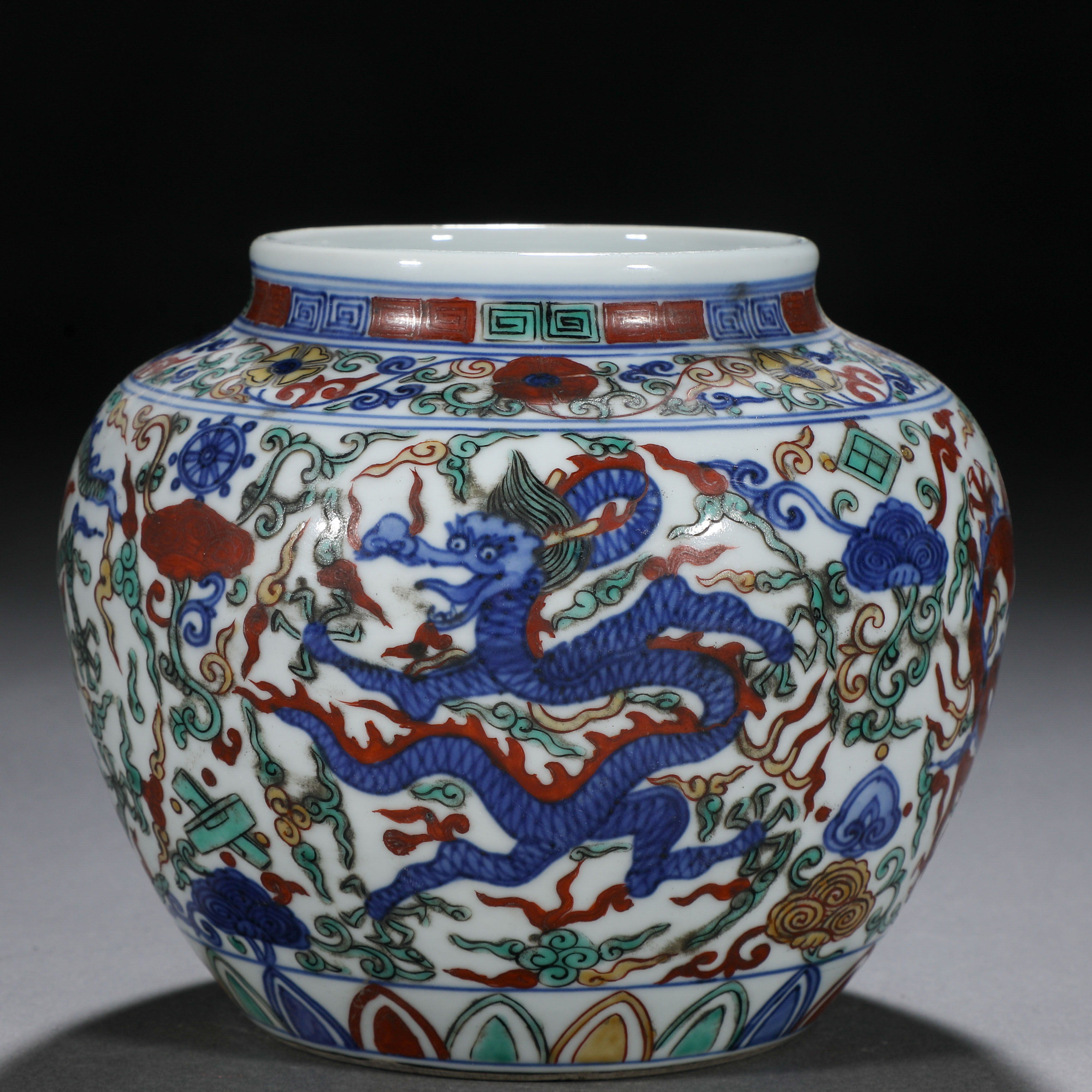 A Chinese Famille Verte Dragon Jar - Image 3 of 9