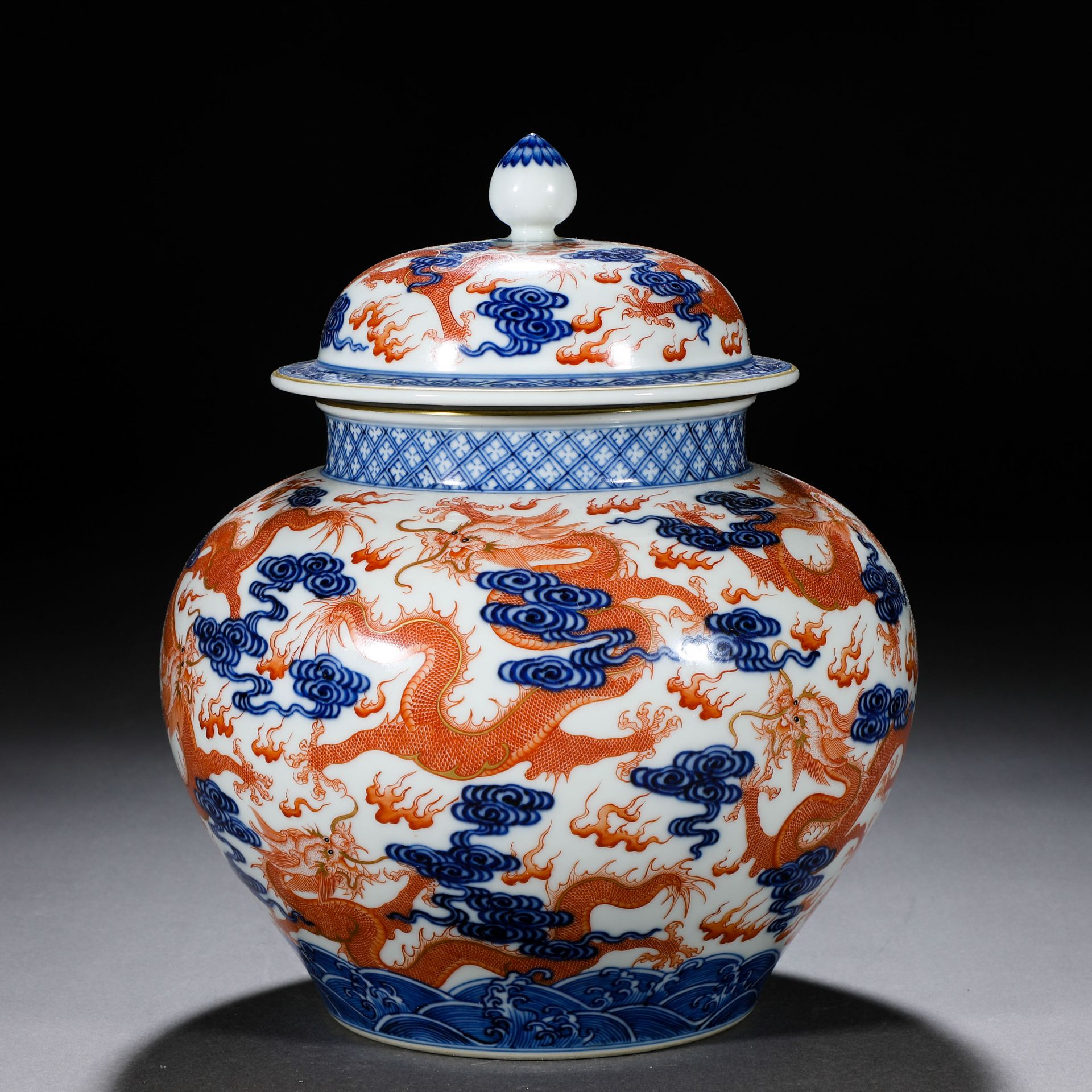A Chinese Underglaze Blue and Iron Red Jar with Cover - Image 4 of 9