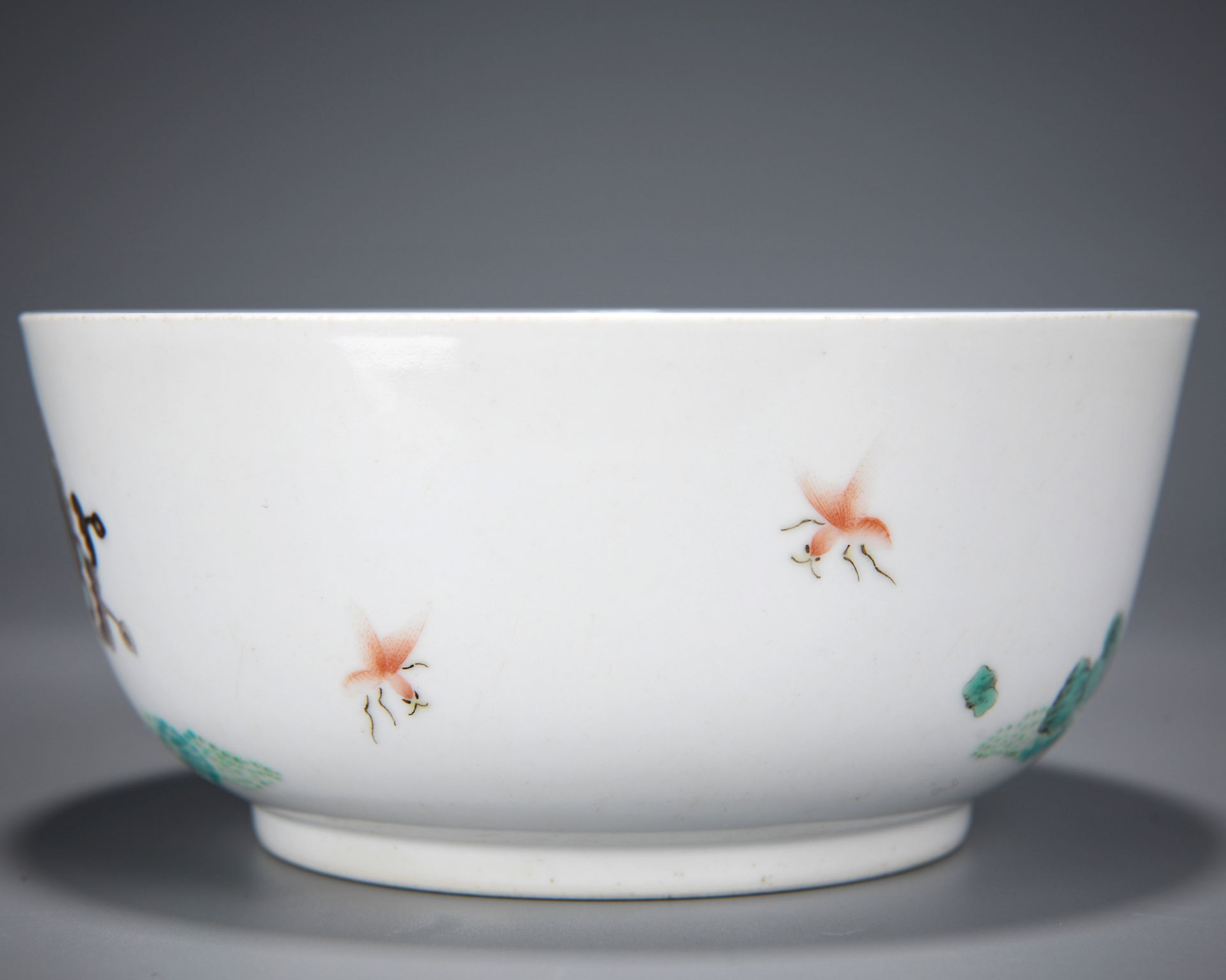 A Chinese Famille Rose Butterflies Bowl - Image 3 of 8
