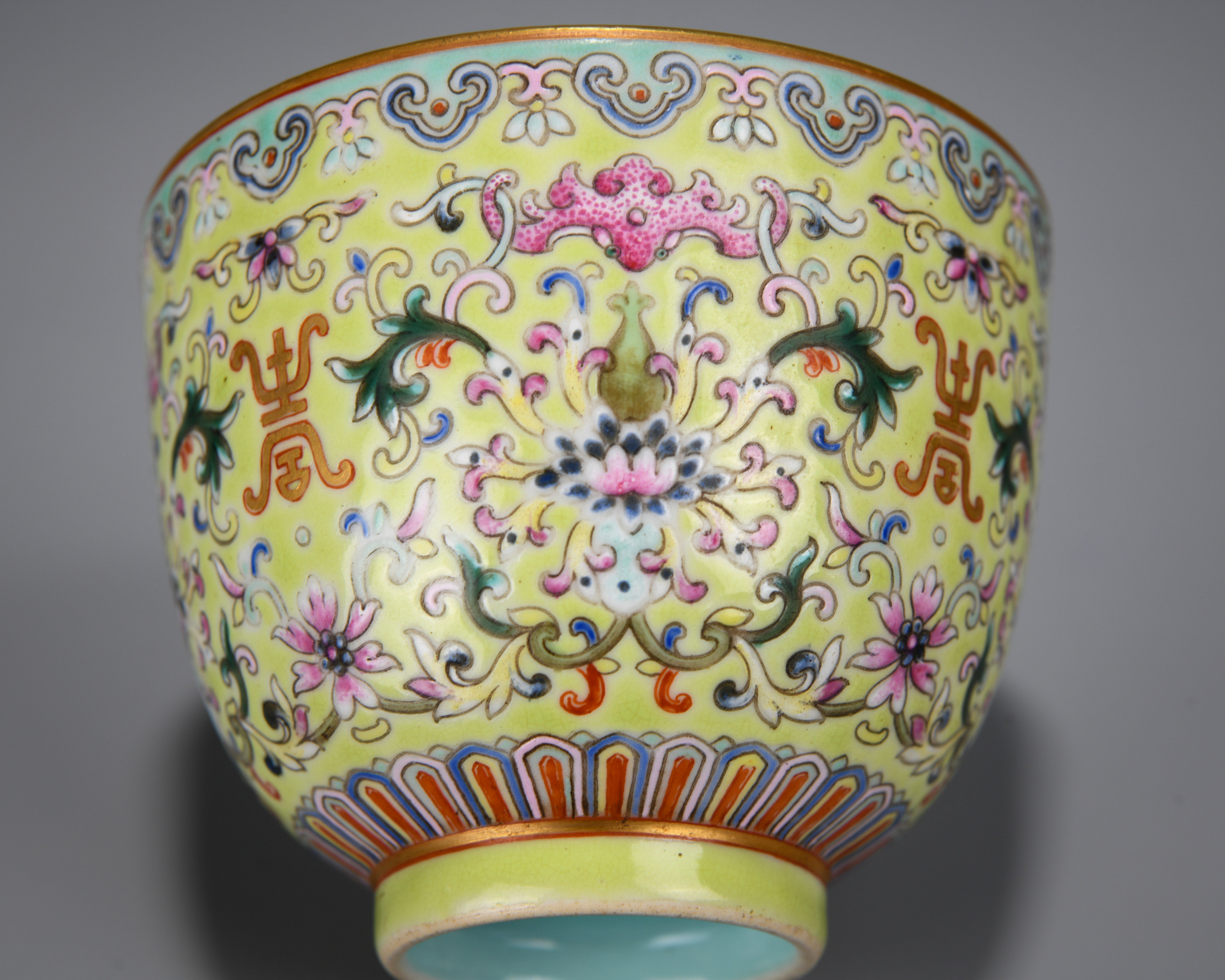 A Chinese Famille Rose Cup - Image 4 of 7