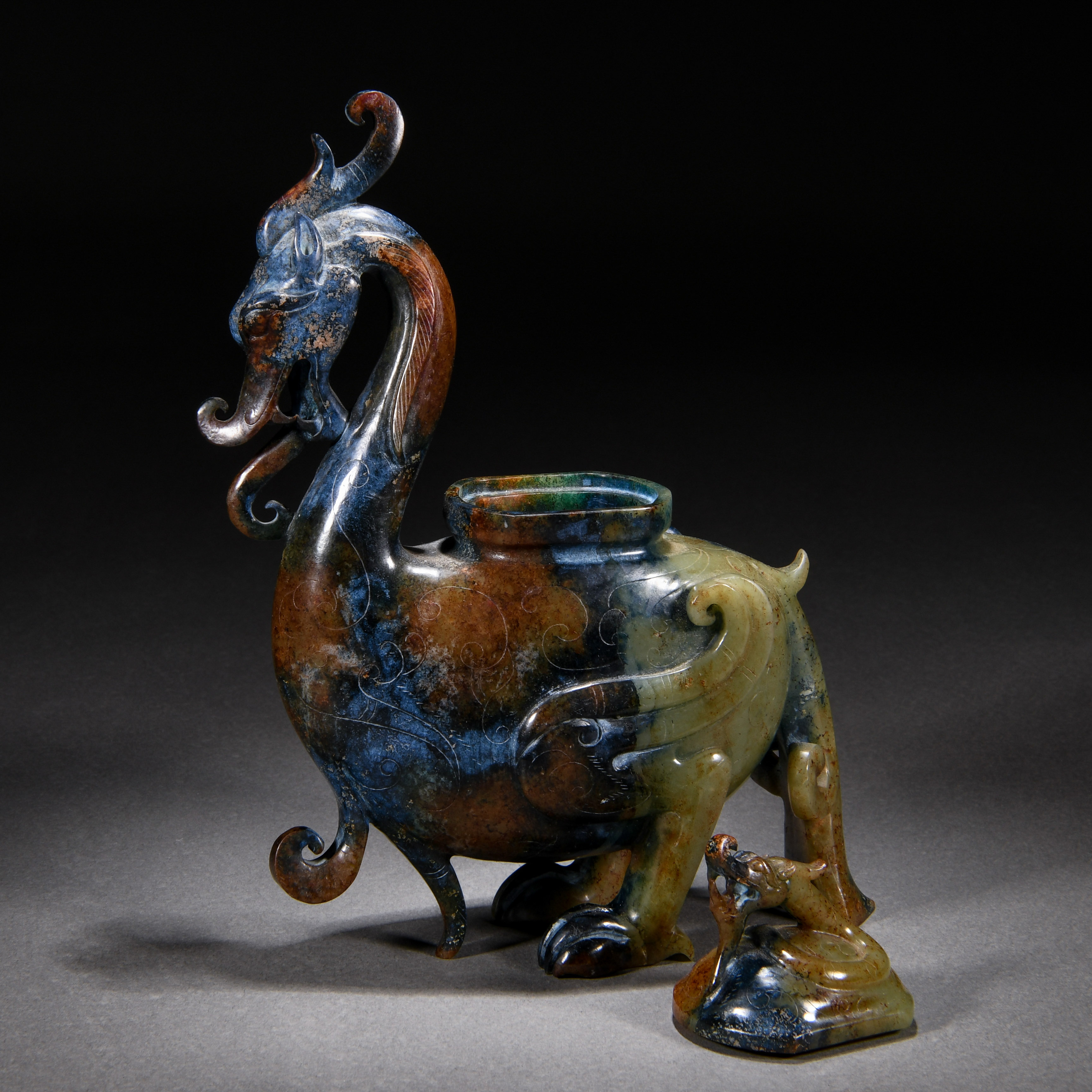 A Chinese Carved Jade Dragon Decoration - Image 7 of 9