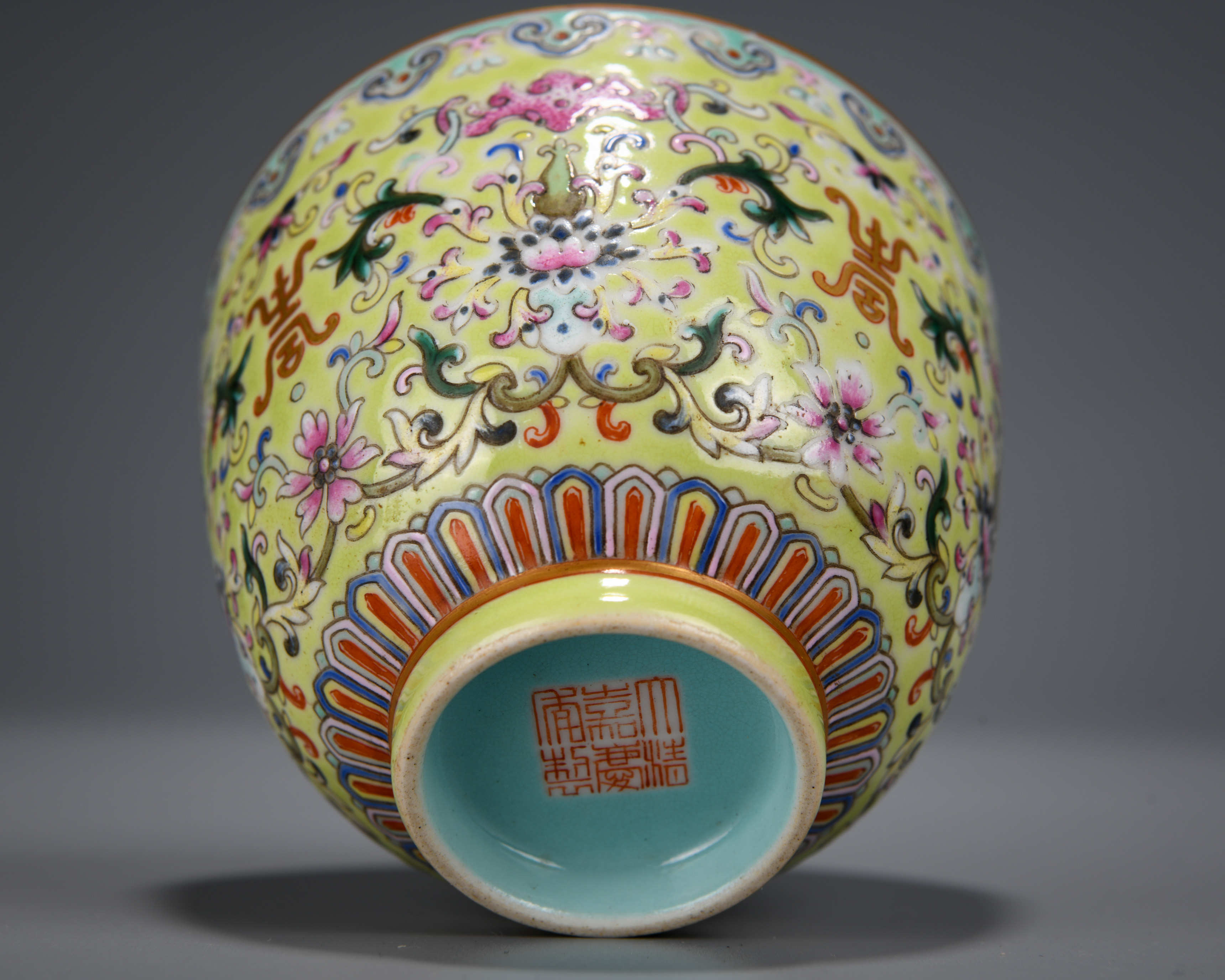 A Chinese Famille Rose Cup - Image 6 of 7