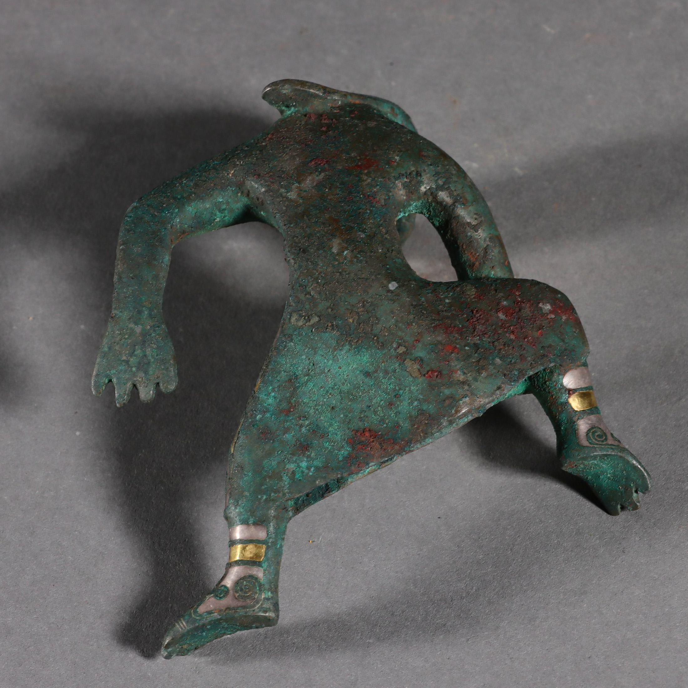A Chinese Gold and Silver Decorated Bronze Beast - Image 7 of 9