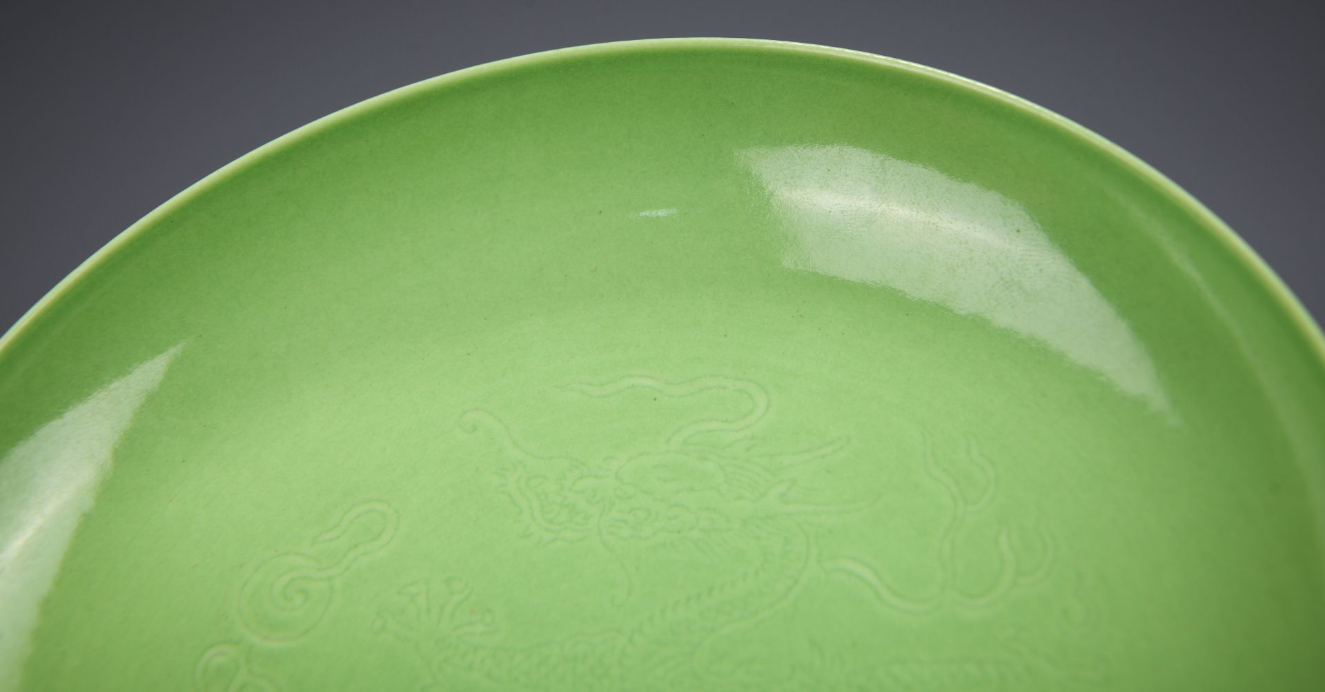 A Chinese Incised Apple Green Glaze Dragon Dish - Image 6 of 8