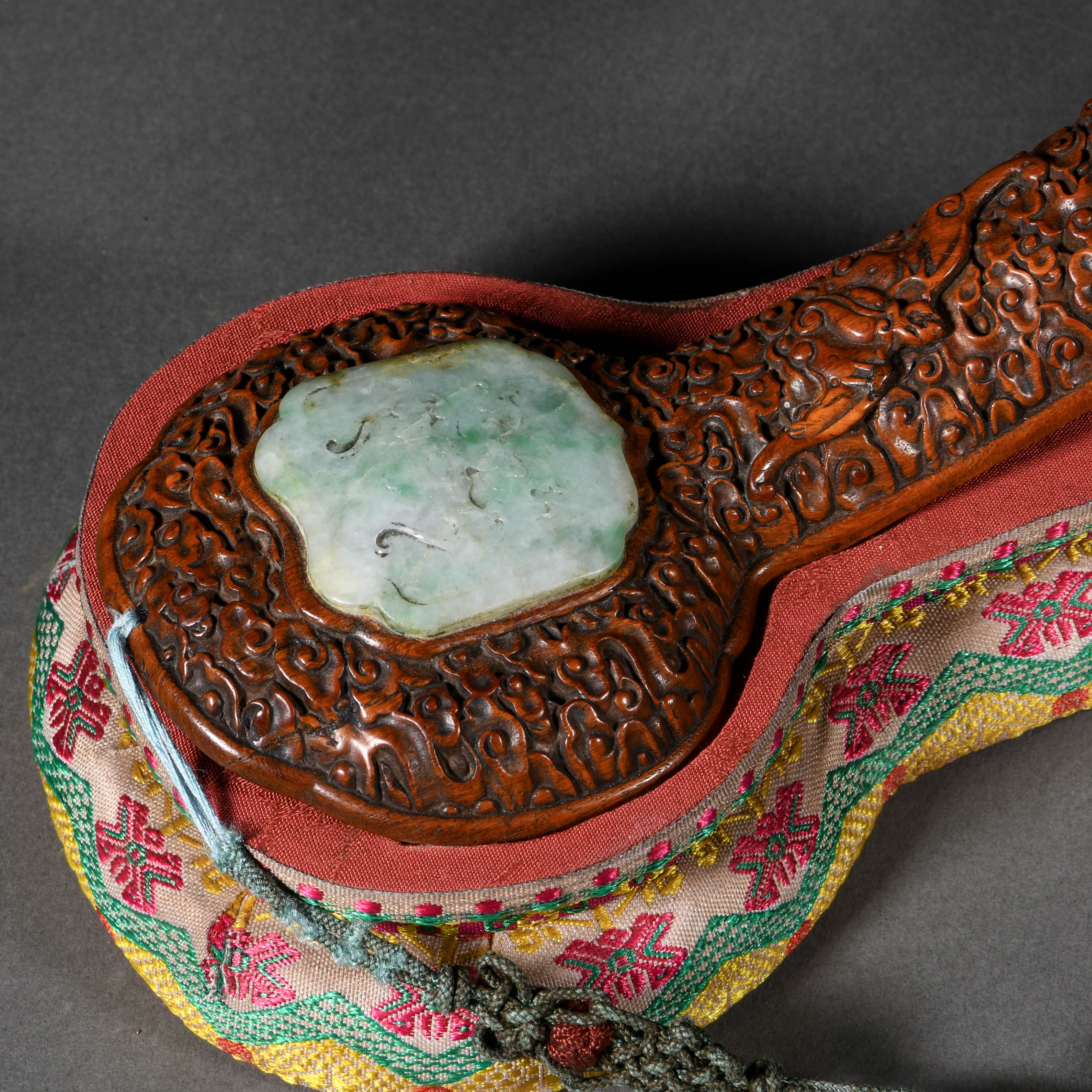 A Chinese Jadeite Inlaid Boxwood Ruyi Scepter - Image 5 of 13