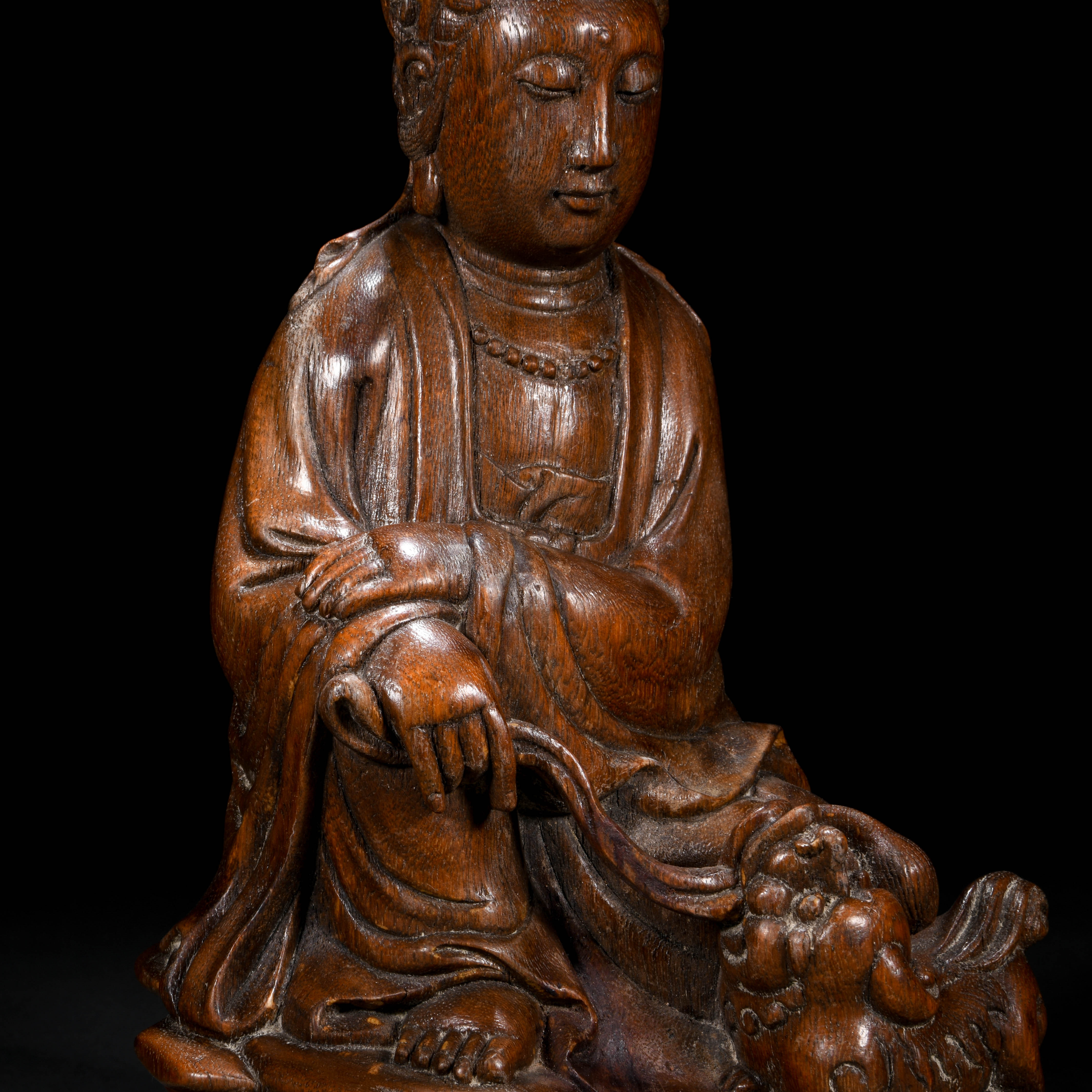 A Chinese Carved Aloeswood Figure of Guanyin - Image 6 of 9