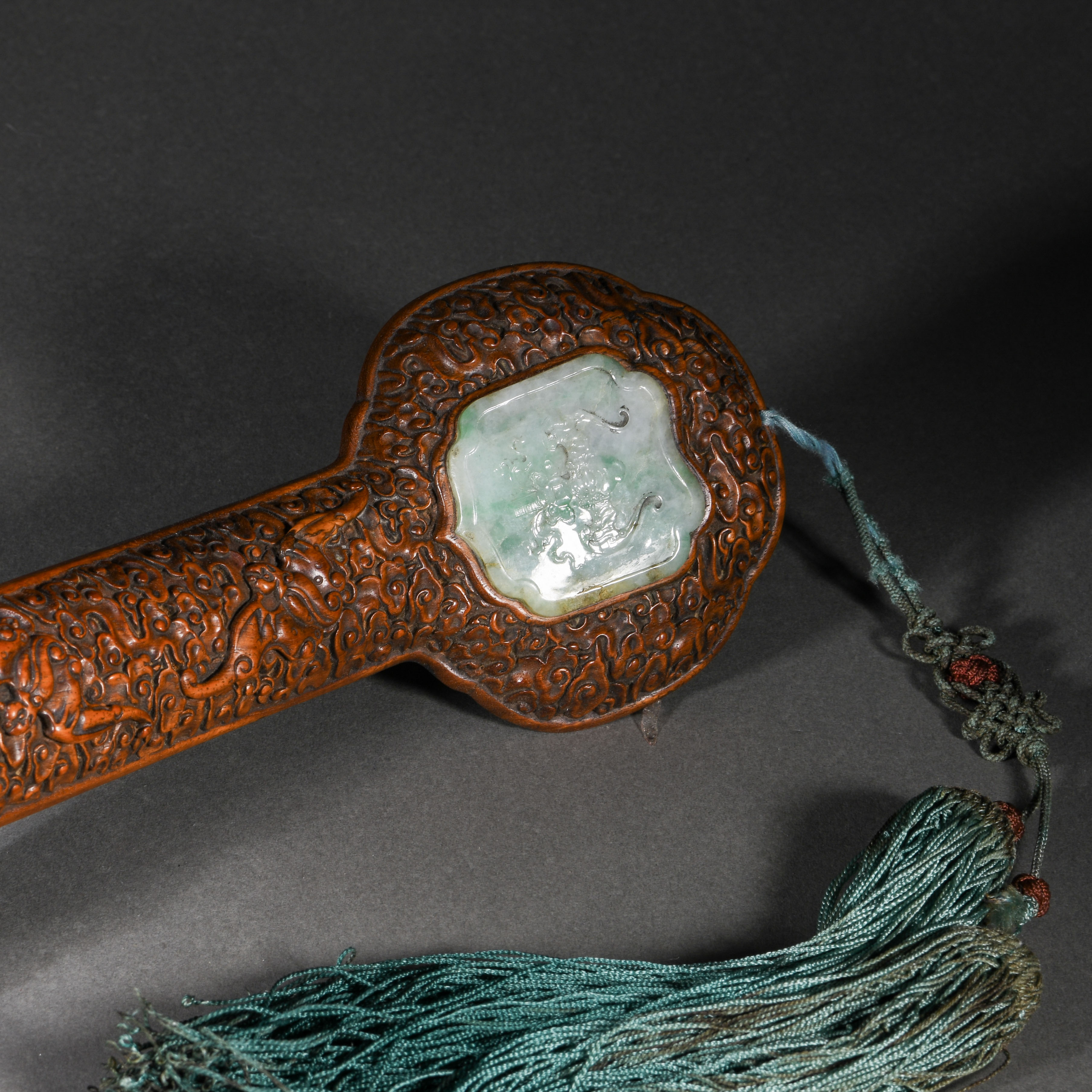 A Chinese Jadeite Inlaid Boxwood Ruyi Scepter - Image 11 of 13