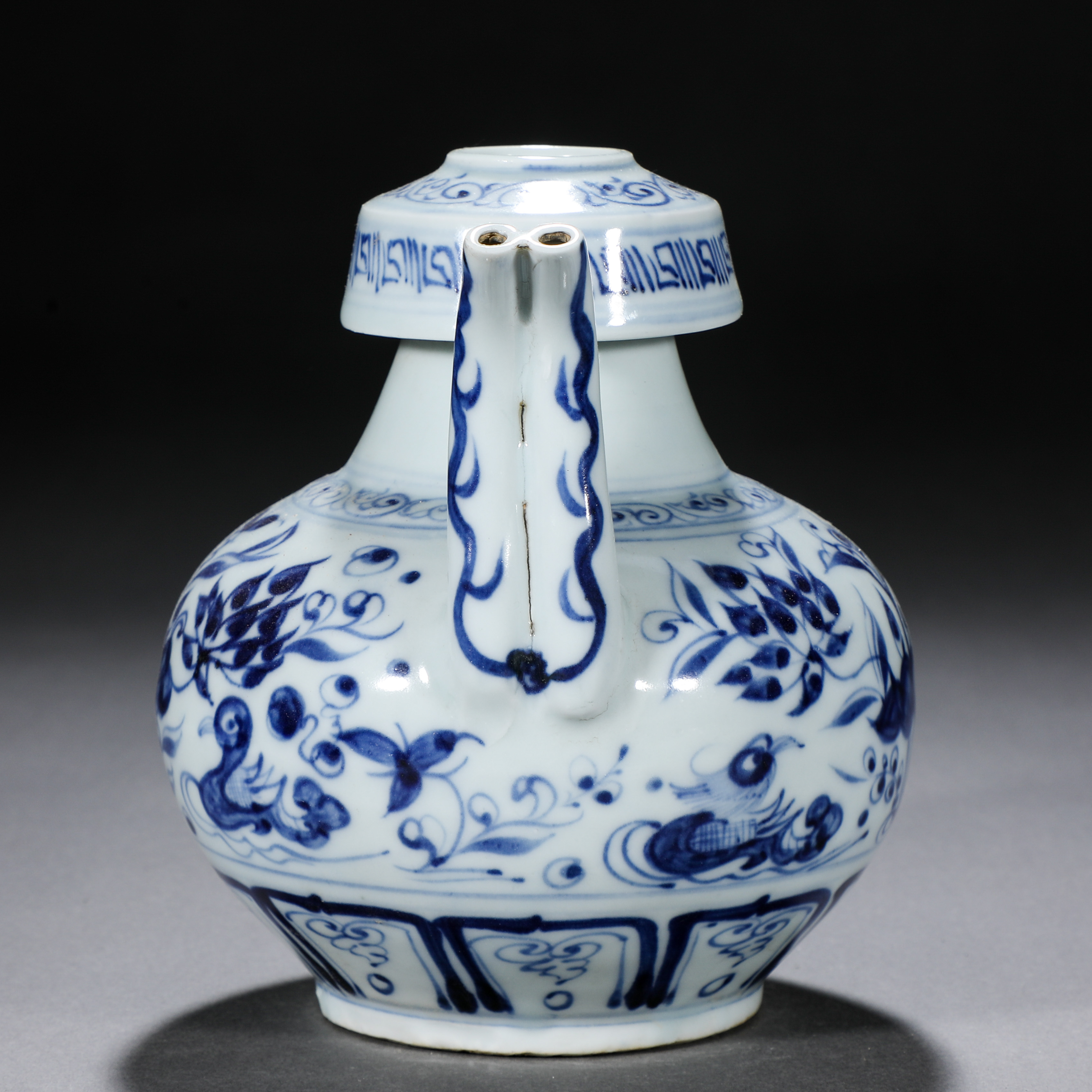 A Chinese Blue and White Lotus Pond Ewer - Image 2 of 9