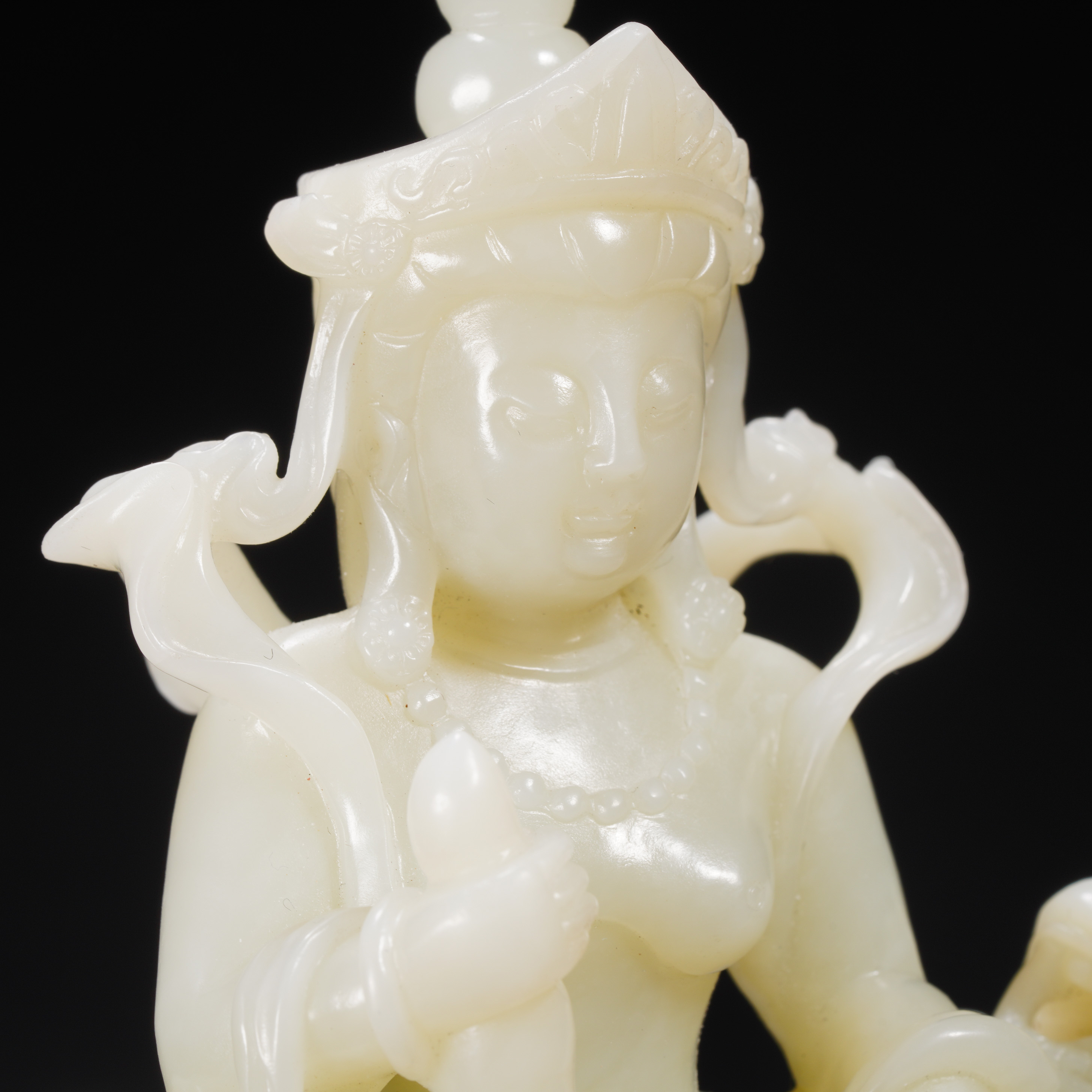 A Chinese Carved White Jade Bodhisattva with Lion - Image 9 of 13