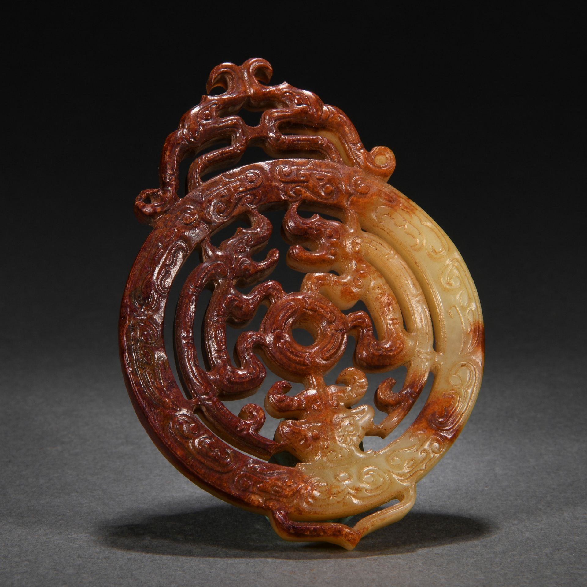 A Chinese Carved Jade Ornament - Bild 3 aus 8