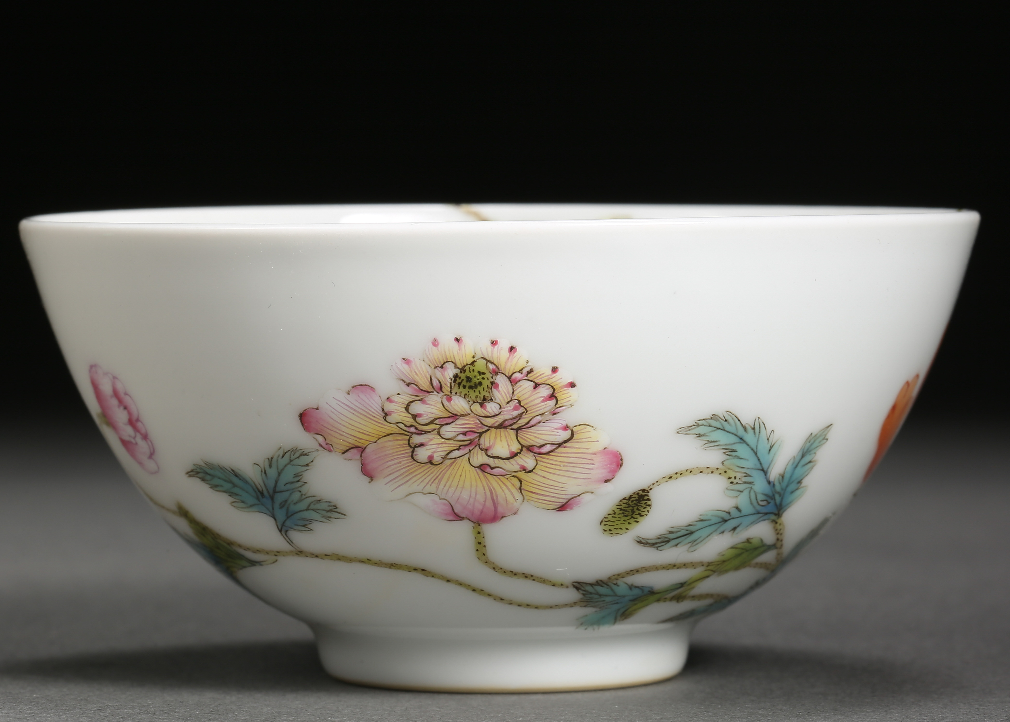 A Chinese Falangcai Florette Bowl Yongzheng Mark - Image 4 of 7