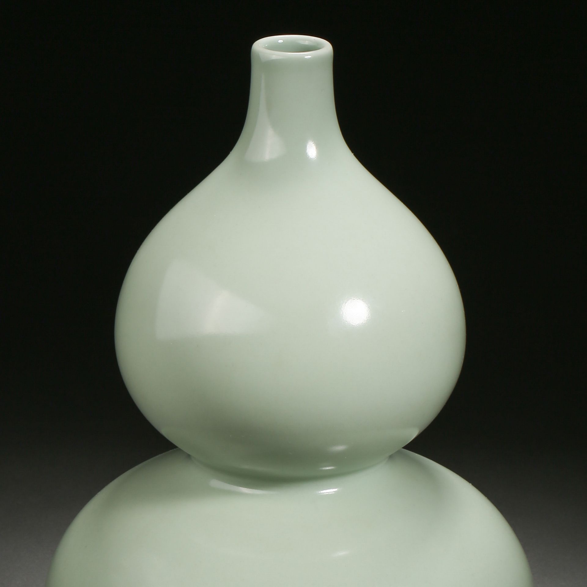 A Chinese Celadon Glaze Double Gourds Vase - Bild 2 aus 7