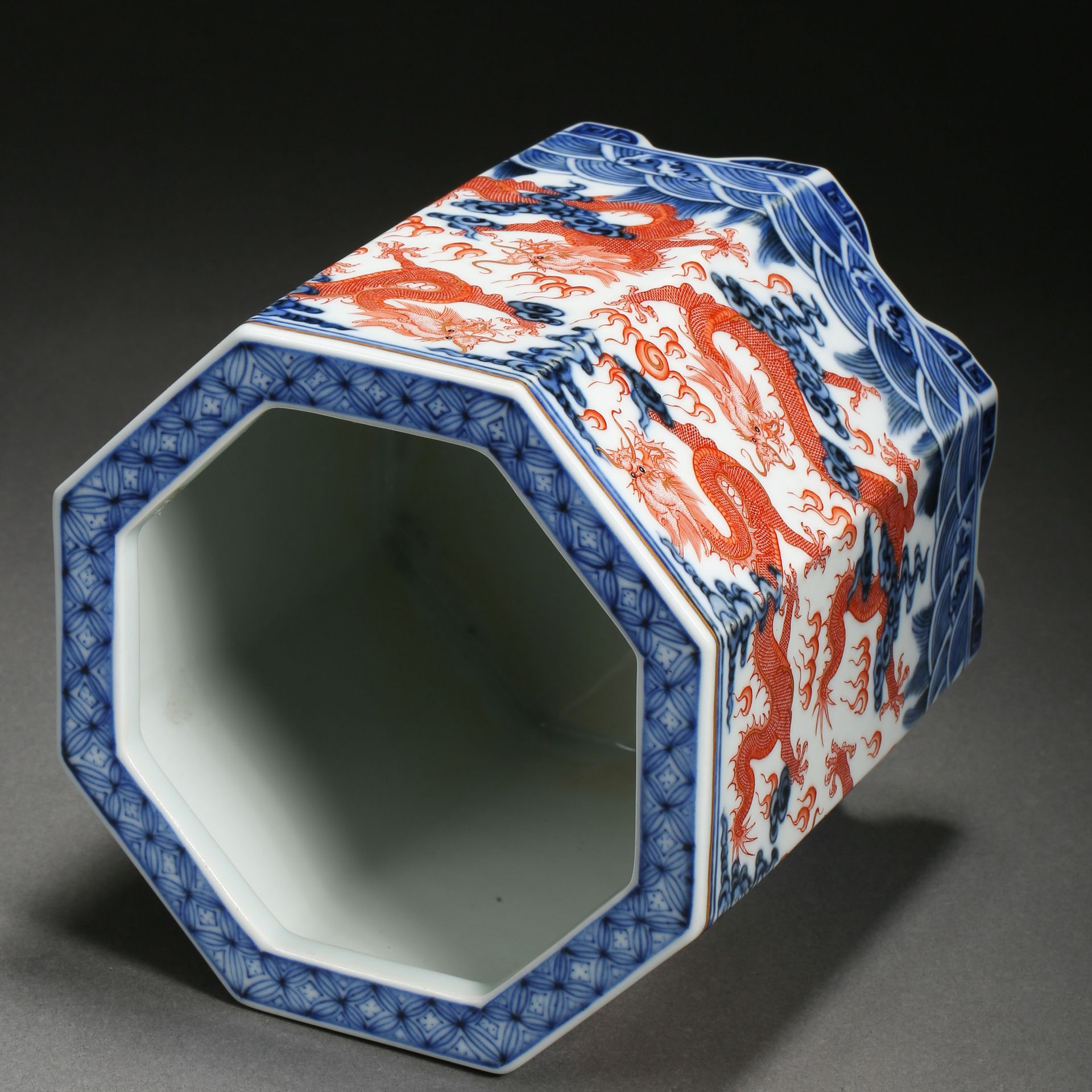 A Chinese Underglaze Blue and Iron Red Dragon Brushpot - Image 7 of 8