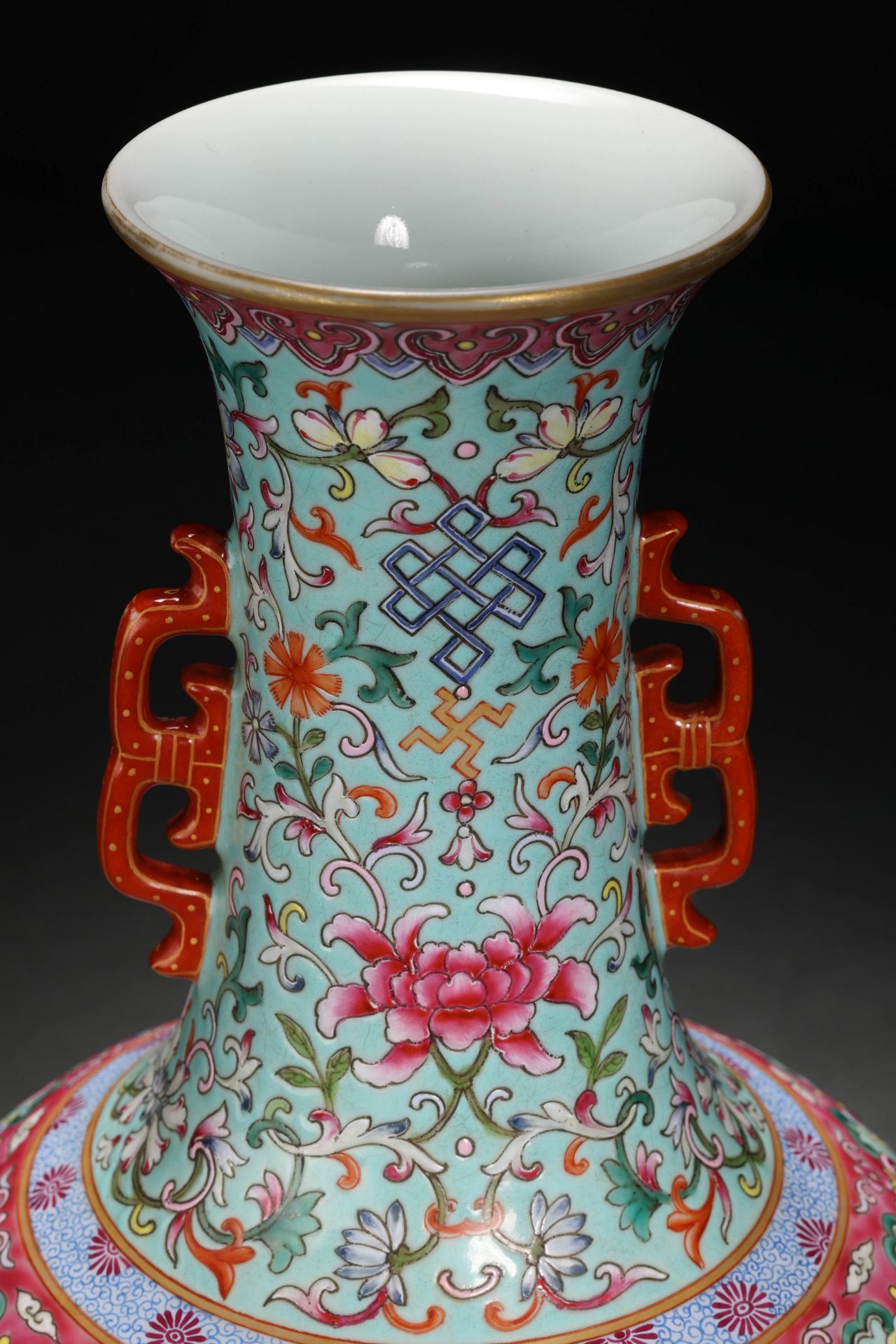 A Chinese Famille Rose Lotus Scrolls Vase - Bild 9 aus 13
