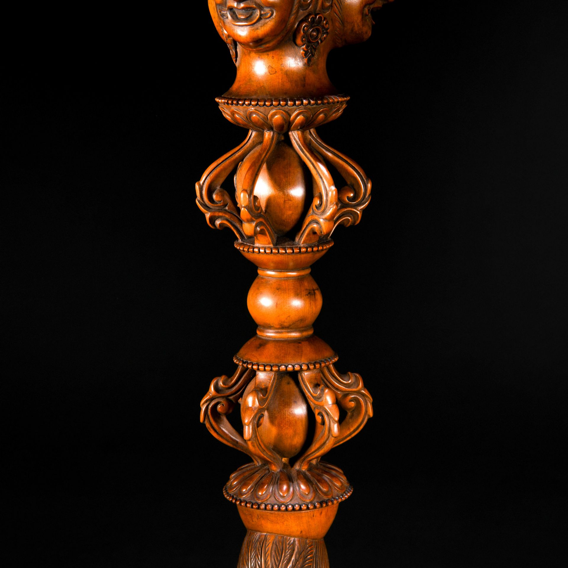 A Chinese Carved Boxwood Vajra - Image 4 of 9