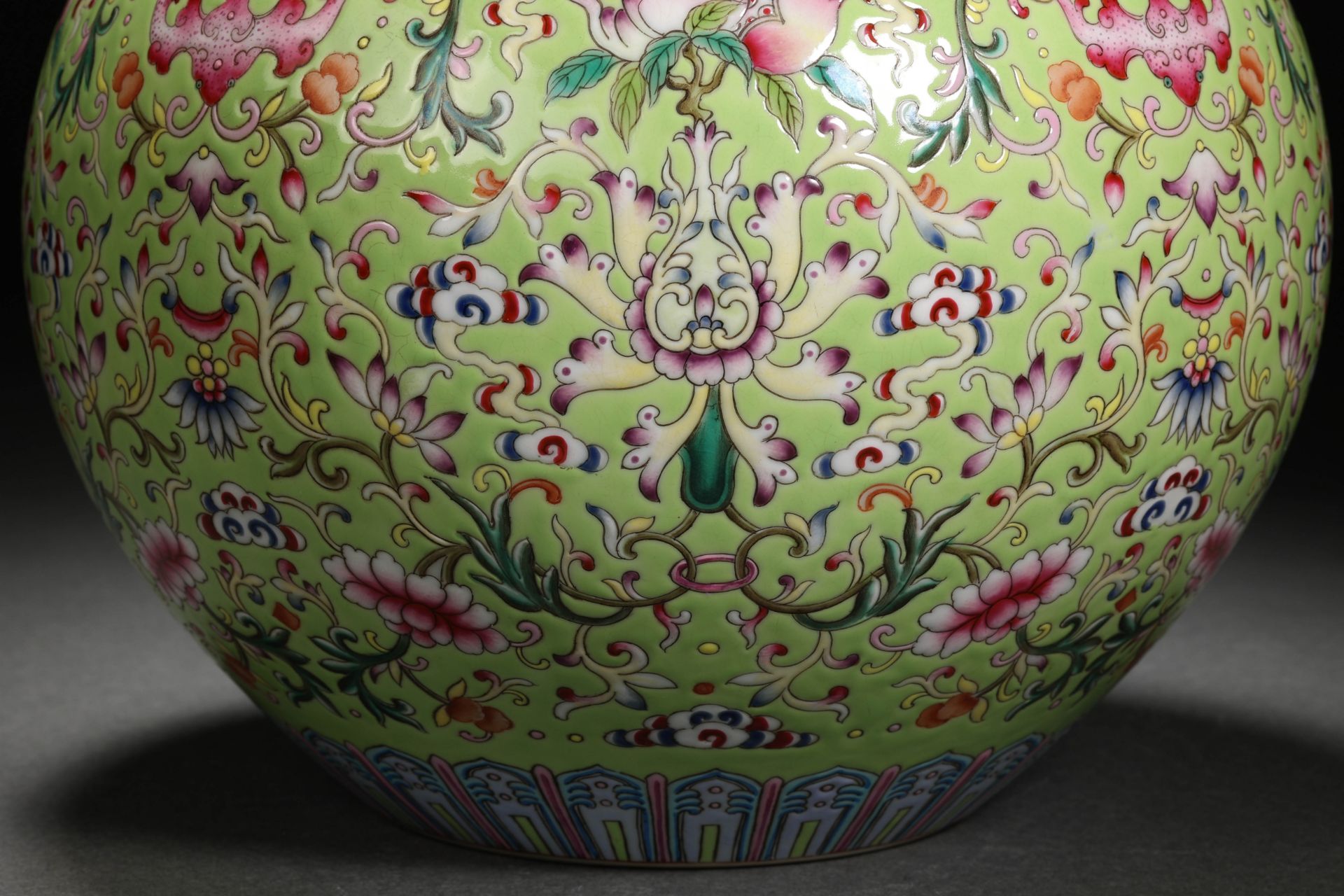 A Chinese Famille Rose Globular Vase - Bild 5 aus 13