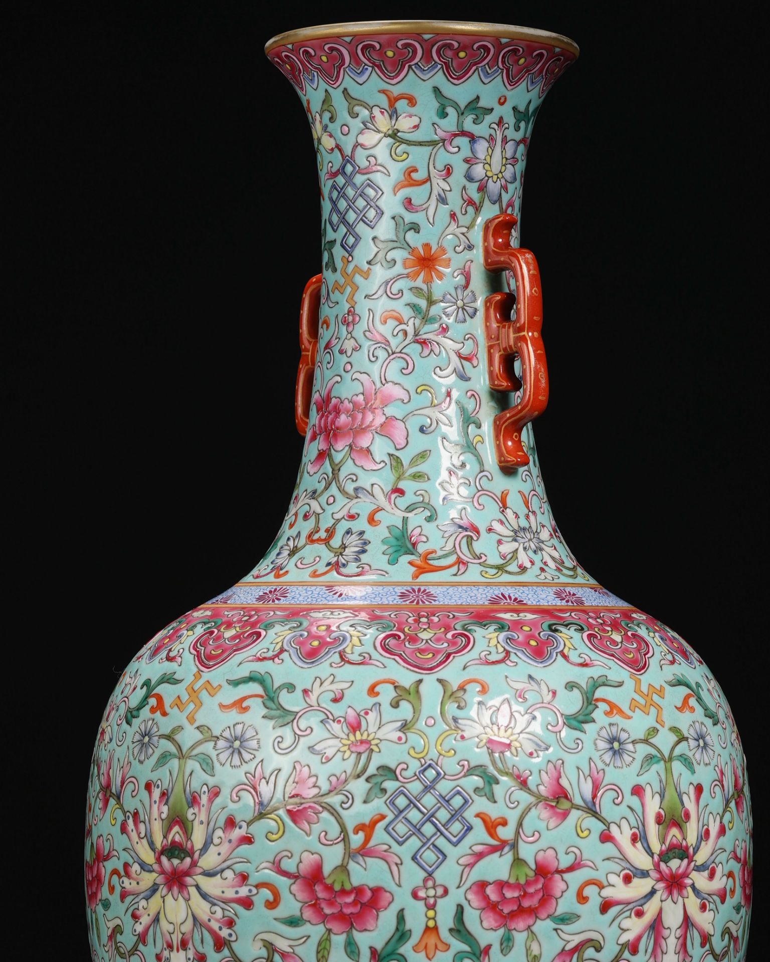 A Chinese Famille Rose Lotus Scrolls Vase - Bild 5 aus 13