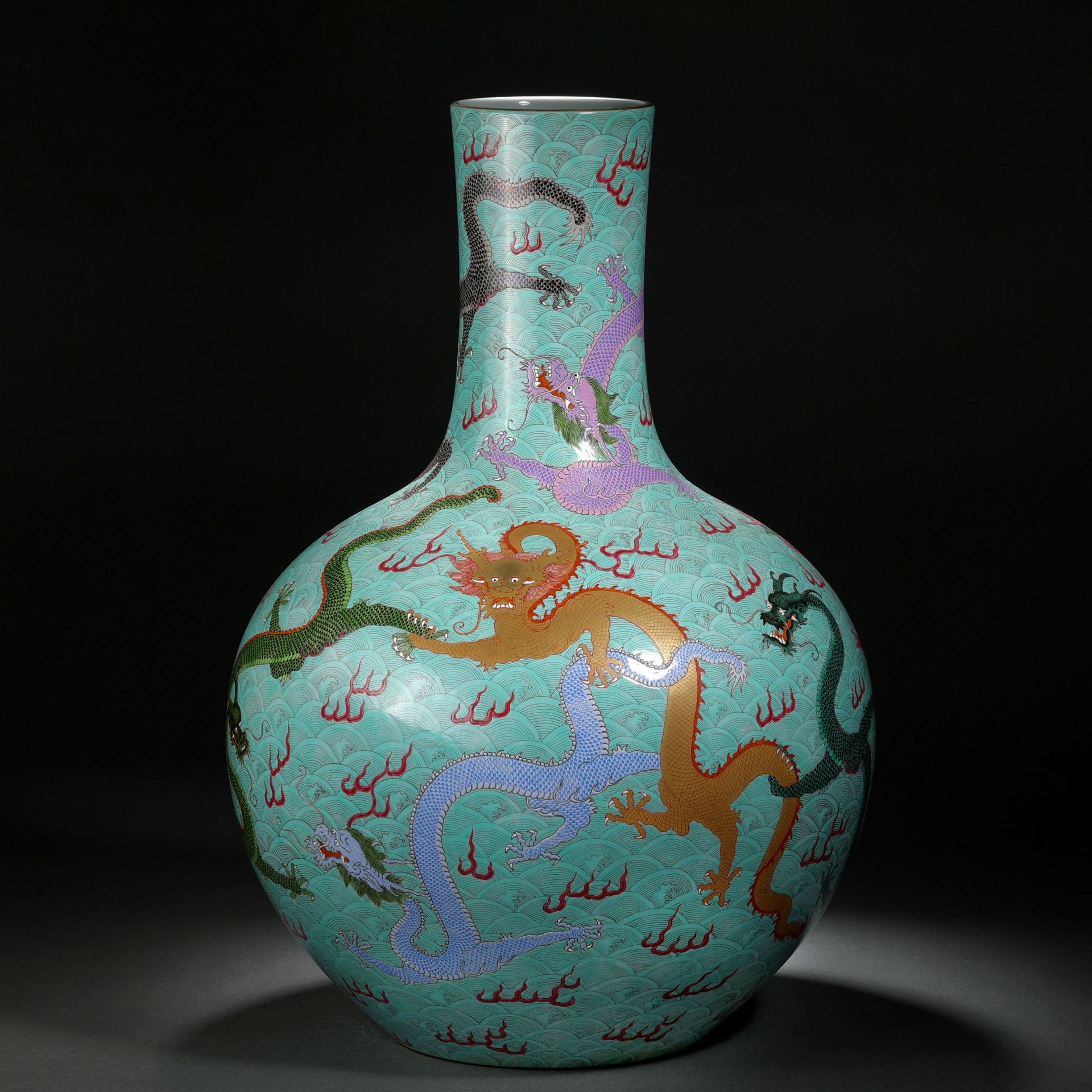 A Chinese Famille Rose and Gilt Dragon Globular Vase - Image 7 of 16