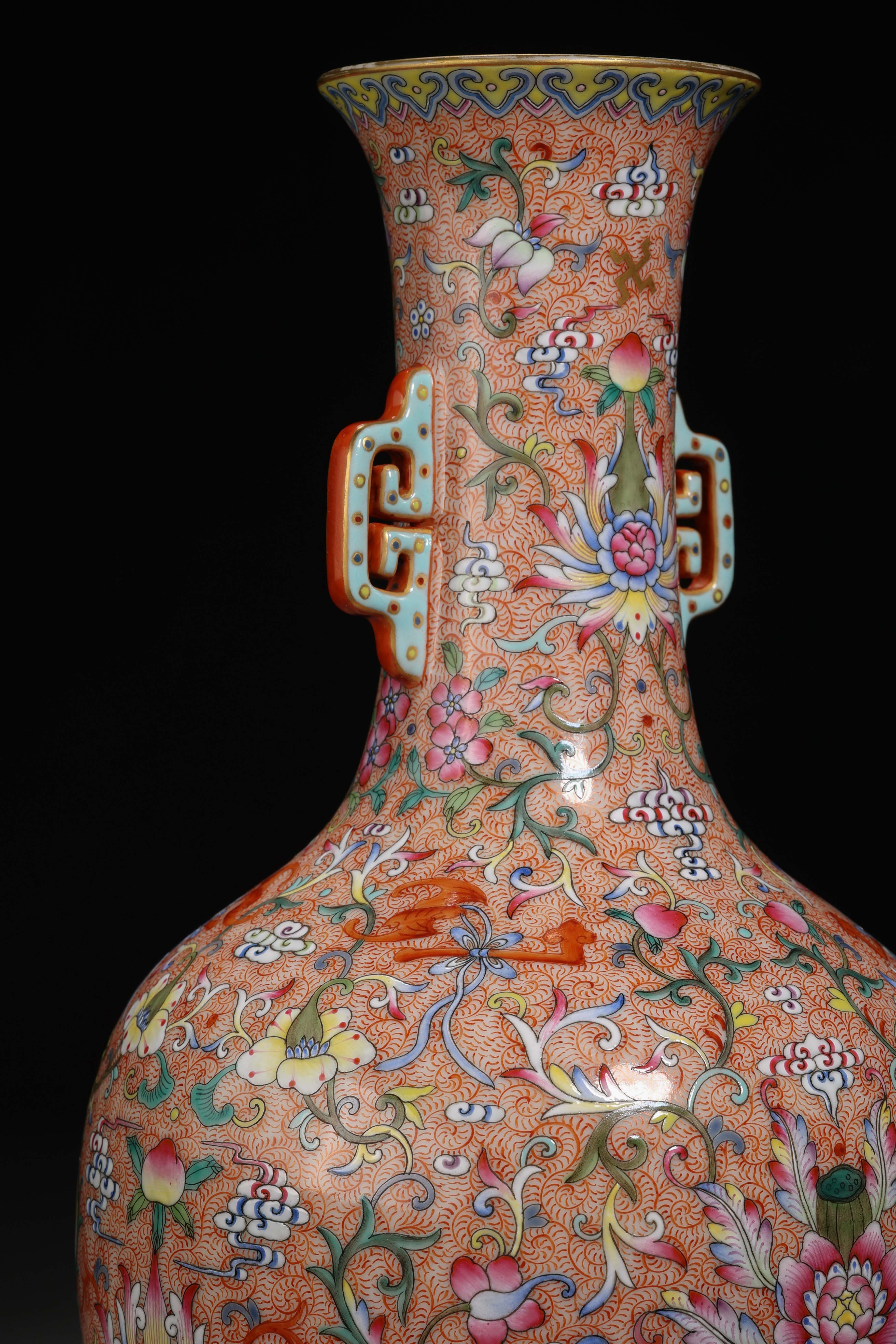 A Chinese Famille Rose Lotus Scrolls Vase - Image 7 of 11