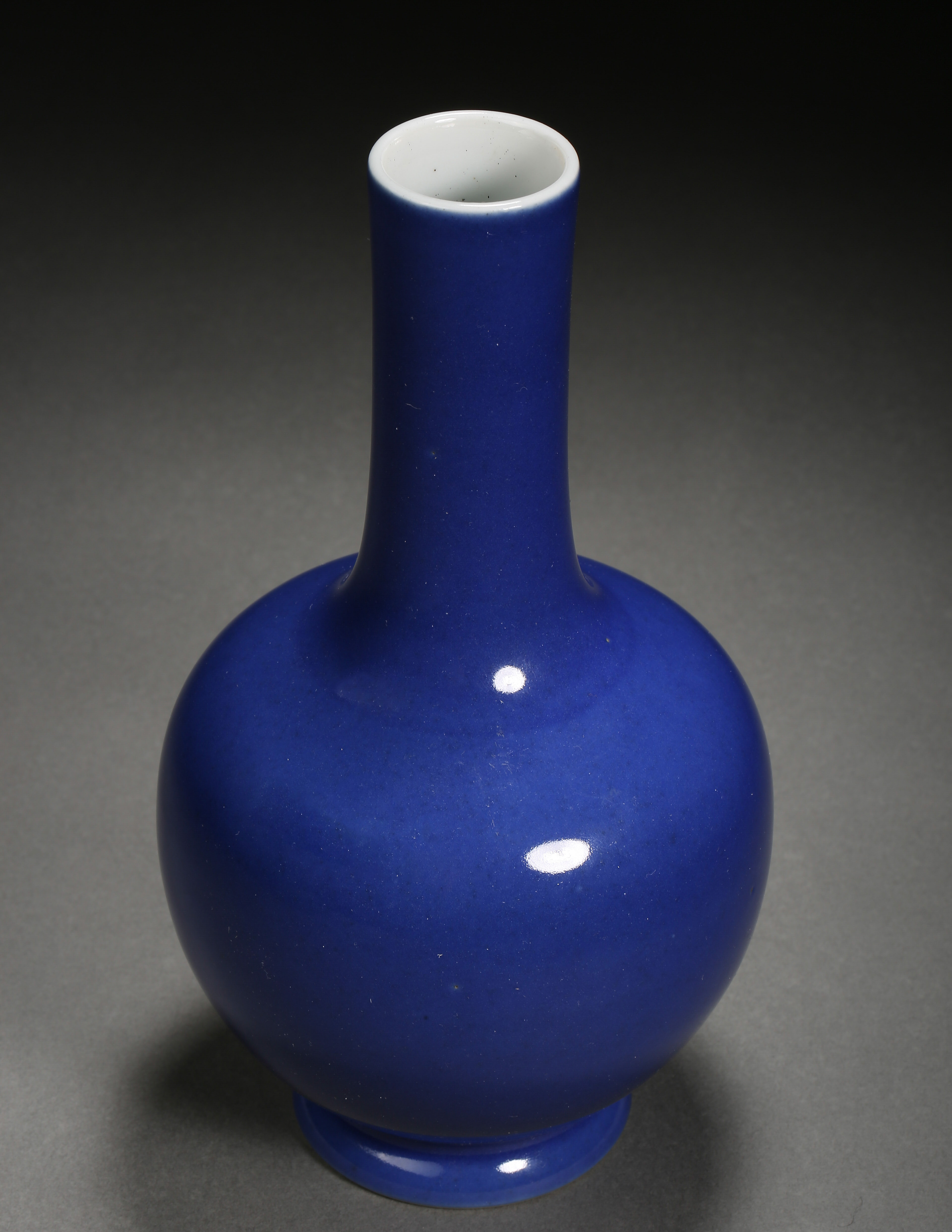 A Chinese Blue Glaze Bottle Vase - Image 3 of 7