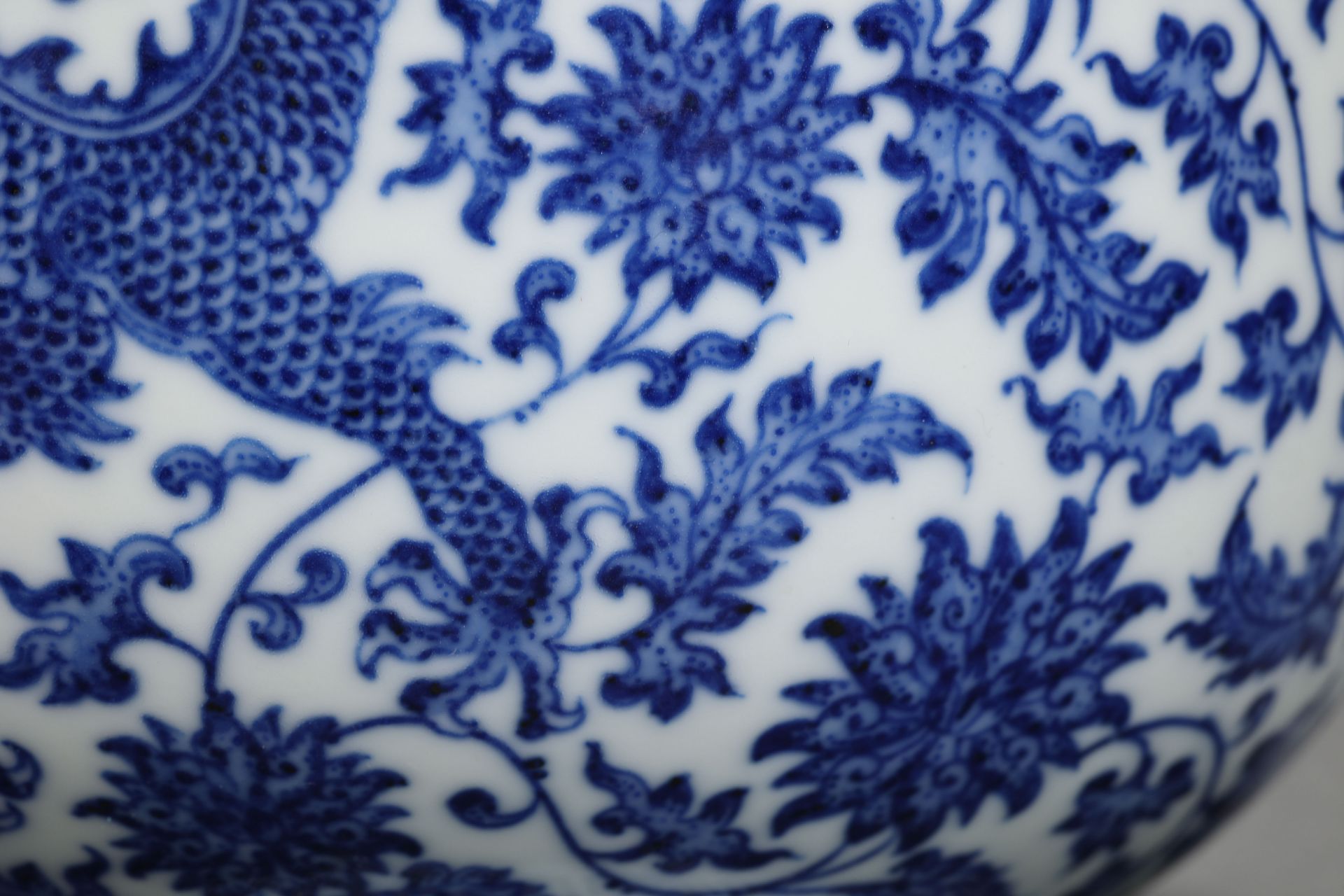 A Chinese Blue and White Floral and Dragons Bowl - Image 8 of 12