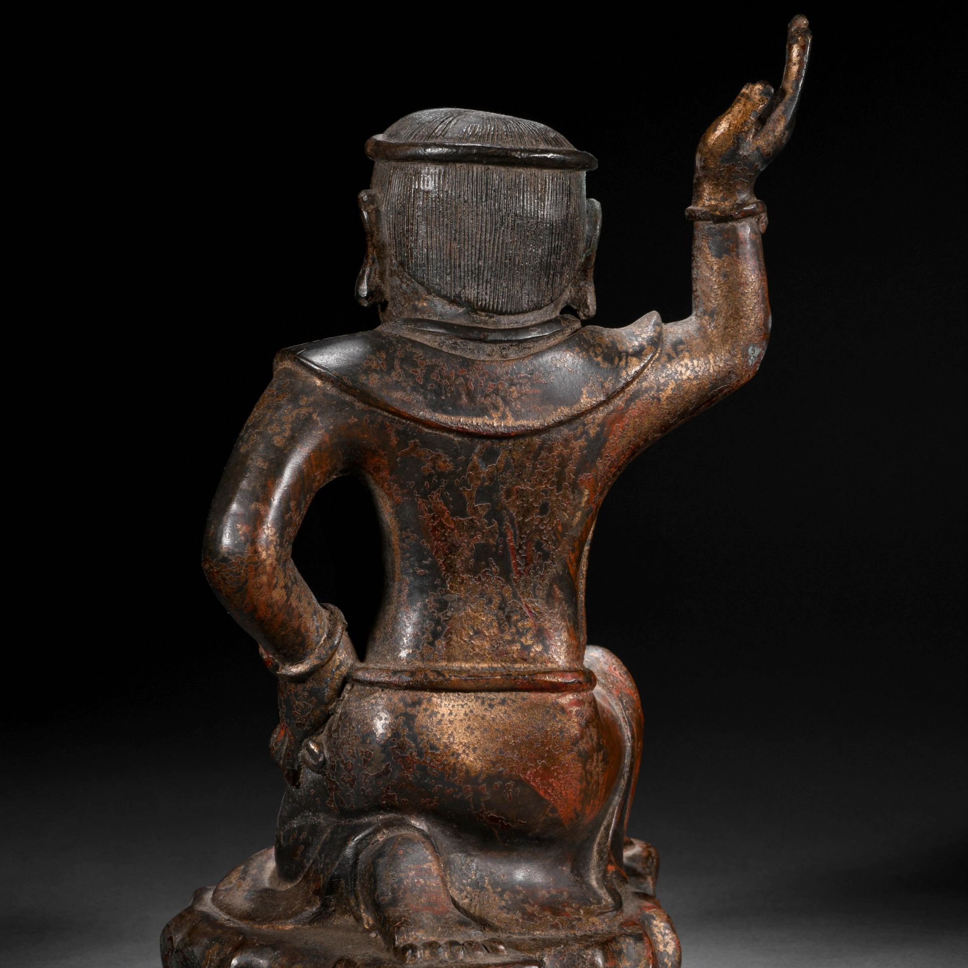 A Chinese Bronze Seated Figure - Bild 7 aus 8