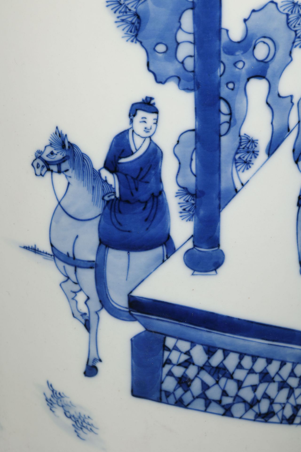 A Chinese Blue and White Figural Story Mallet Vase - Bild 13 aus 17