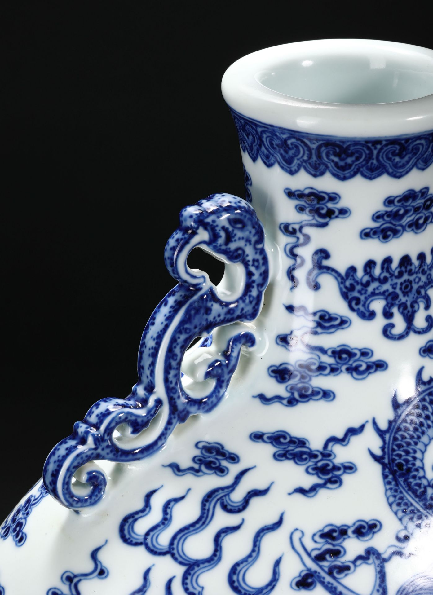 A Chinese Blue and White Dragon Moon Flask - Image 9 of 13