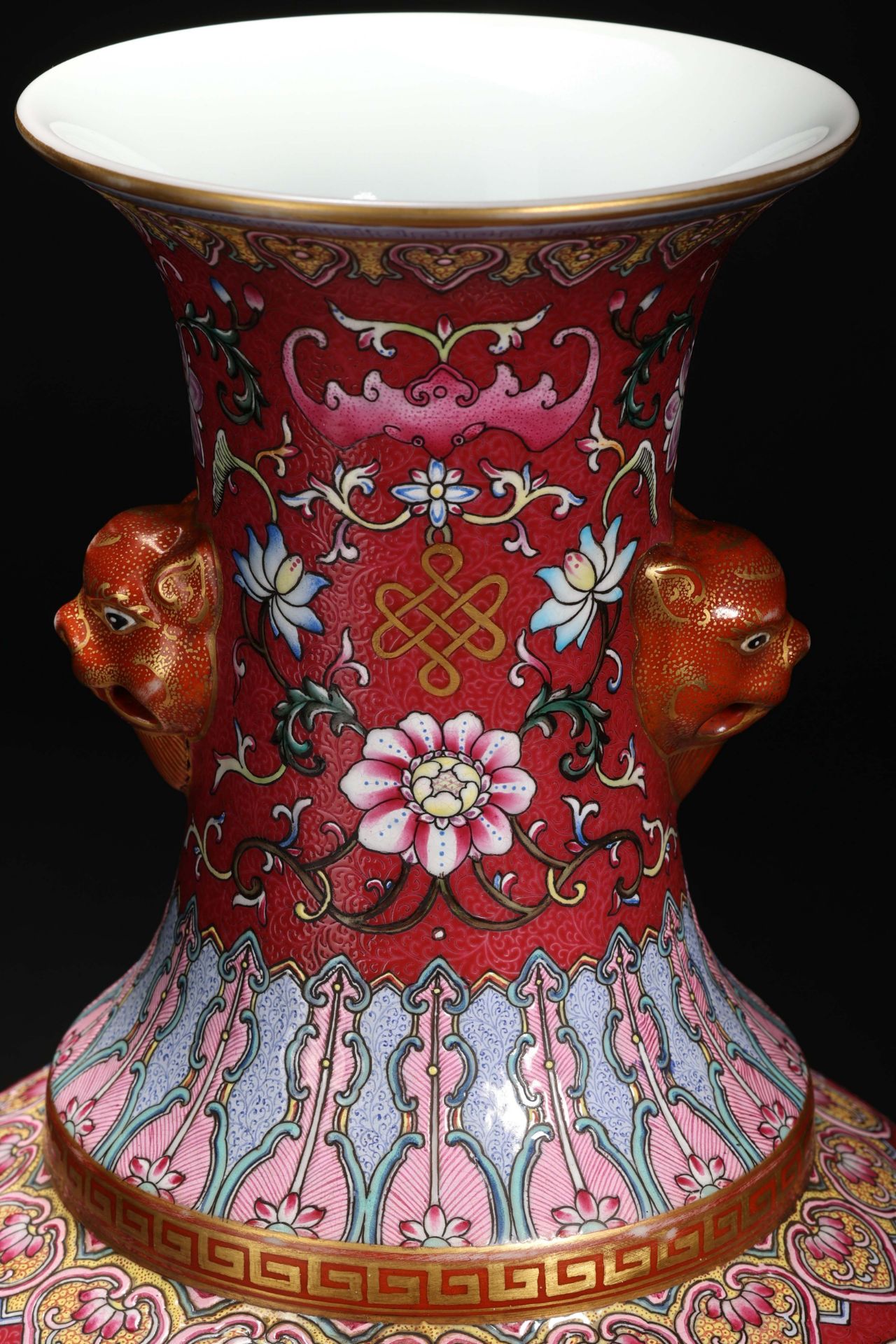 A Chinese Famille Rose Lotus Scrolls Vase - Image 2 of 10