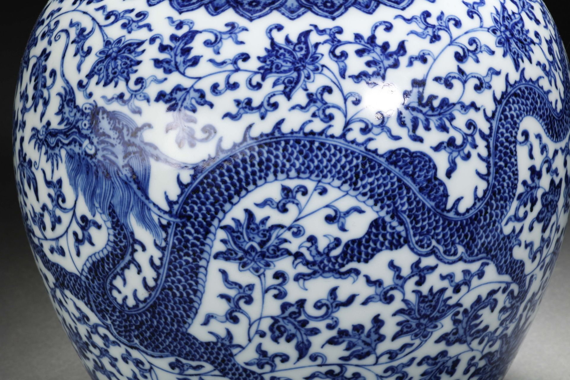 Pair Chinese Blue and White Garnitures with Covers - Bild 7 aus 13