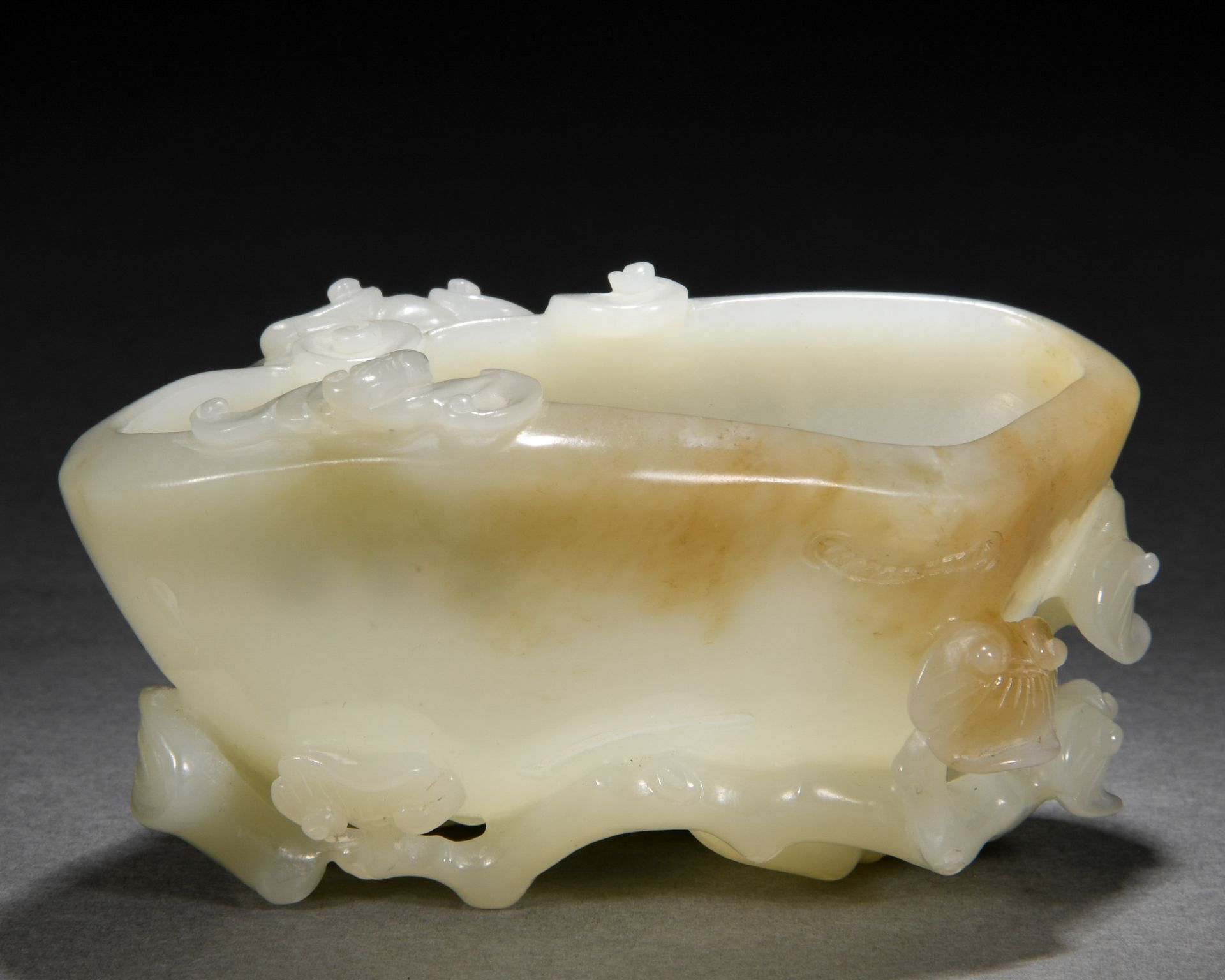 A Chinese Carved White Jade Washer - Image 6 of 8