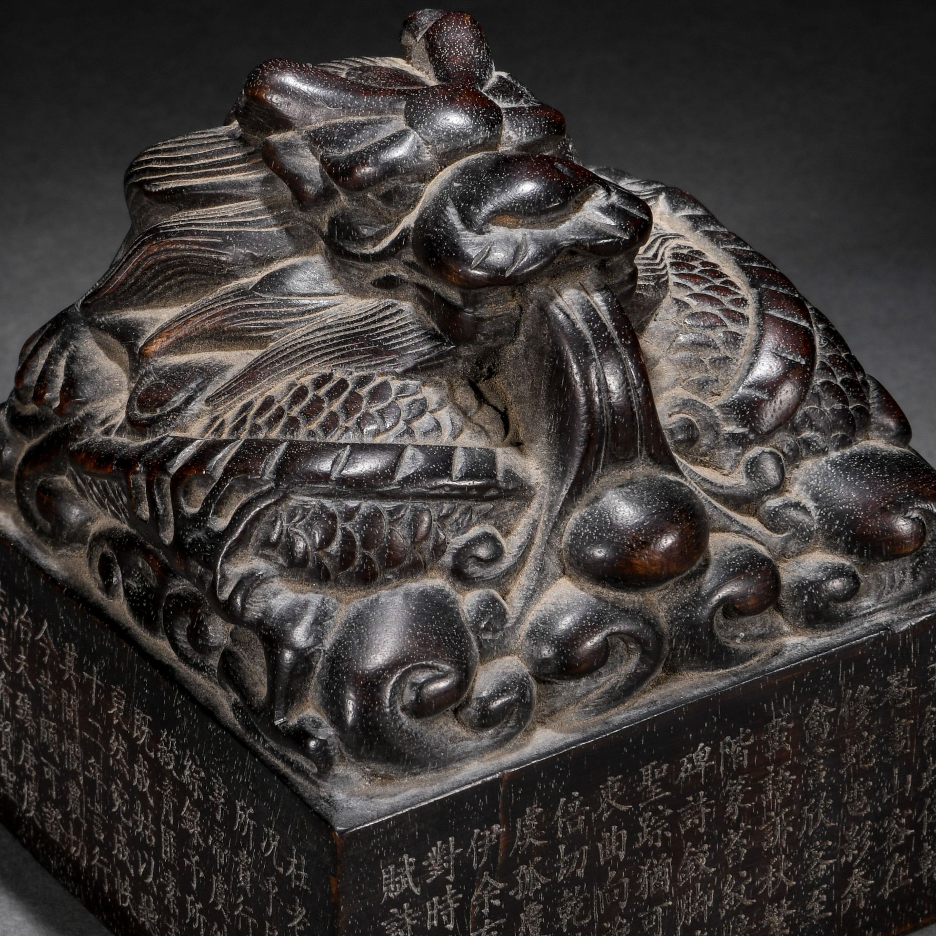 A Chinese Carved Aloeswood Dragon Seal - Bild 2 aus 8