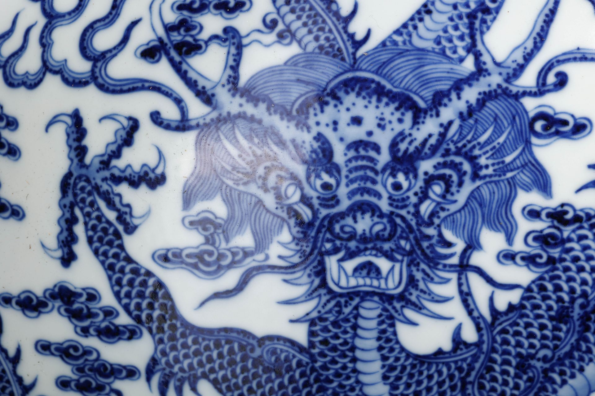 A Chinese Blue and White Dragon Moon Flask - Image 4 of 13