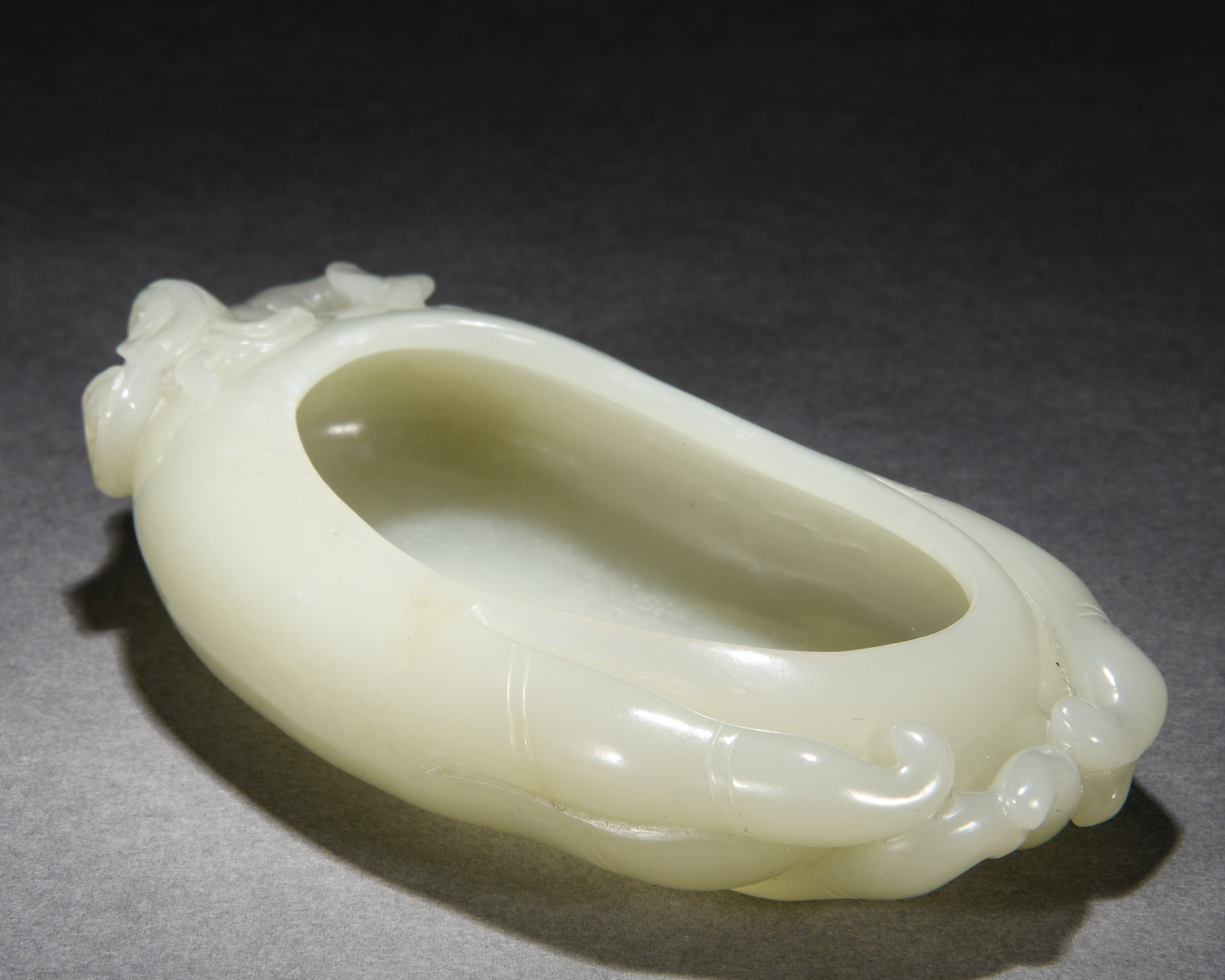 A Chinese Carved White Jade Washer - Image 3 of 7