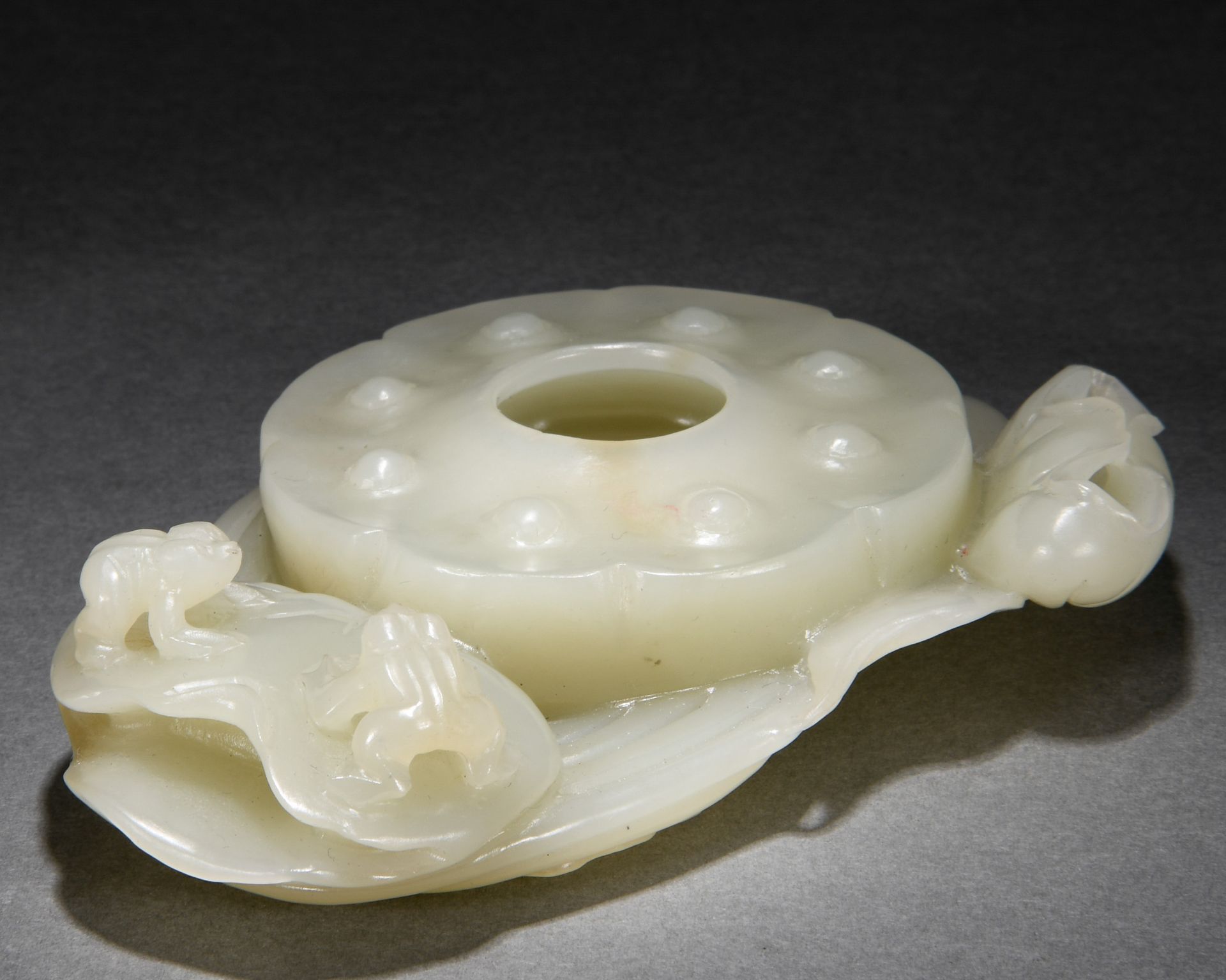 A Chinese Carved White Jade Washer - Image 4 of 8