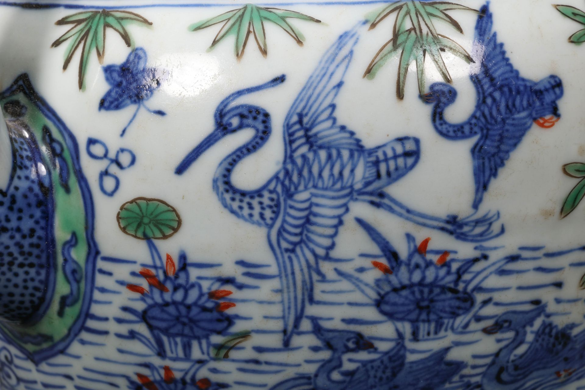 A Chinese Famille Verte Lotus Pond Teapot - Bild 4 aus 12