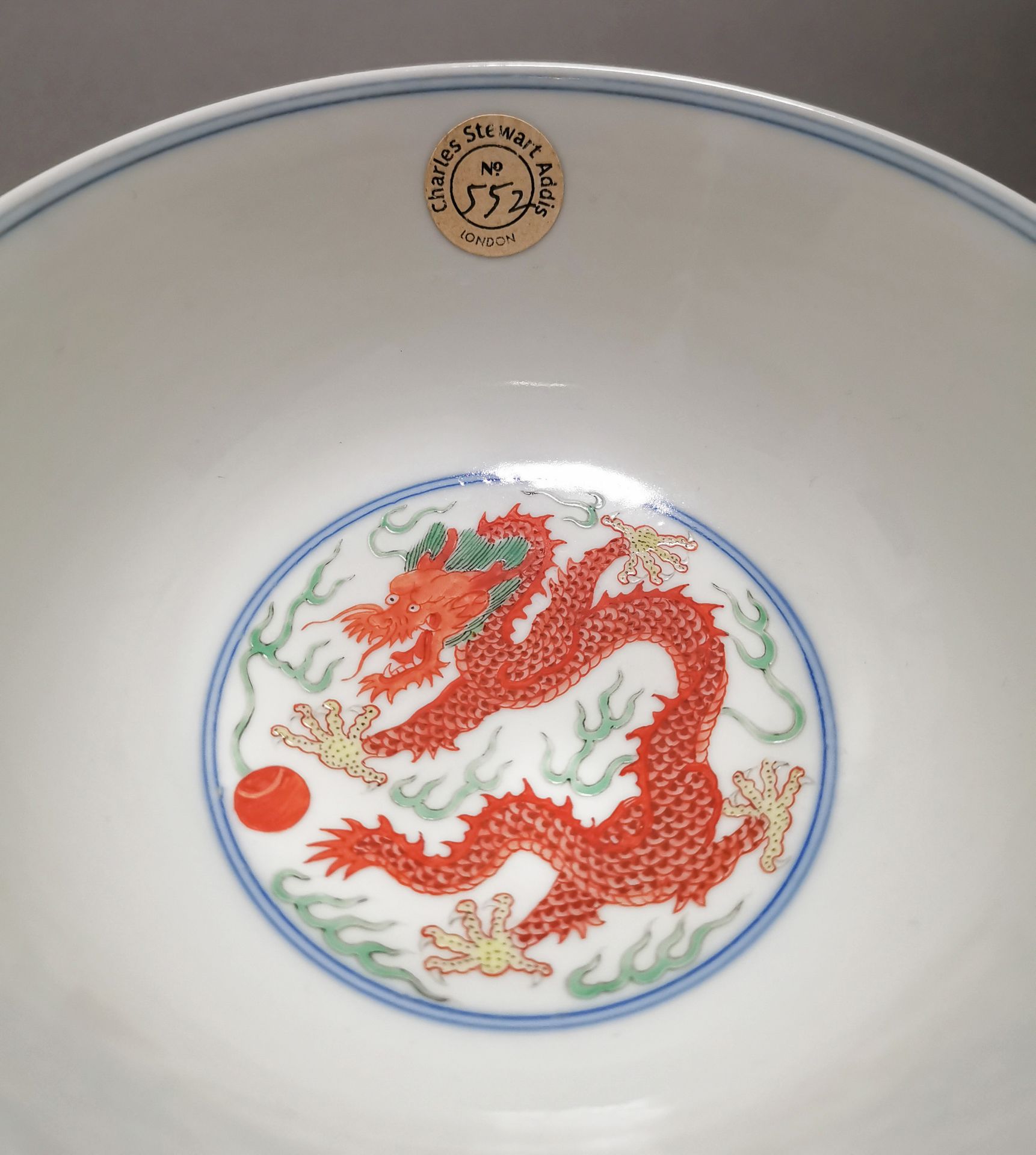 A Chinese Famille Rose Dragon Bowl - Bild 7 aus 10