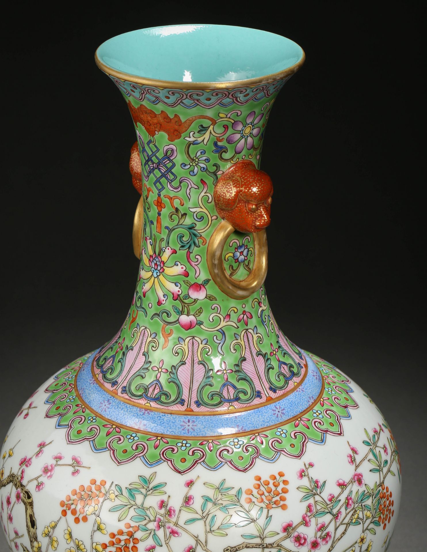A Chinese Famille Rose Florette and Rock Vase - Bild 6 aus 11