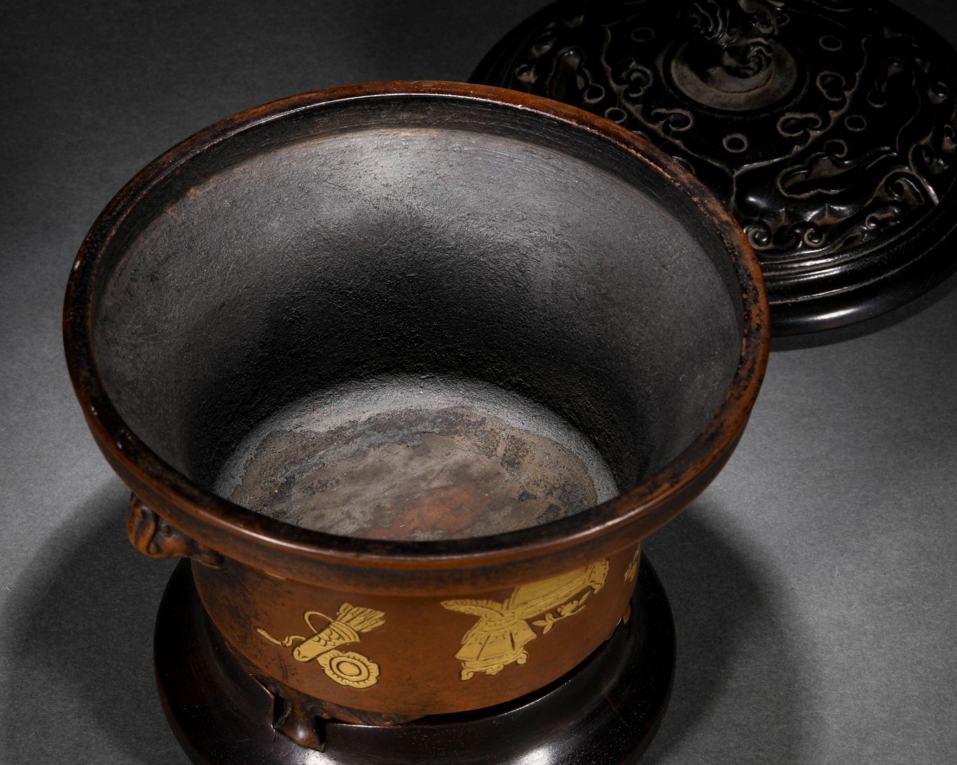 A Chinese Bronze Partly Gilt Censer with Cover - Bild 9 aus 11