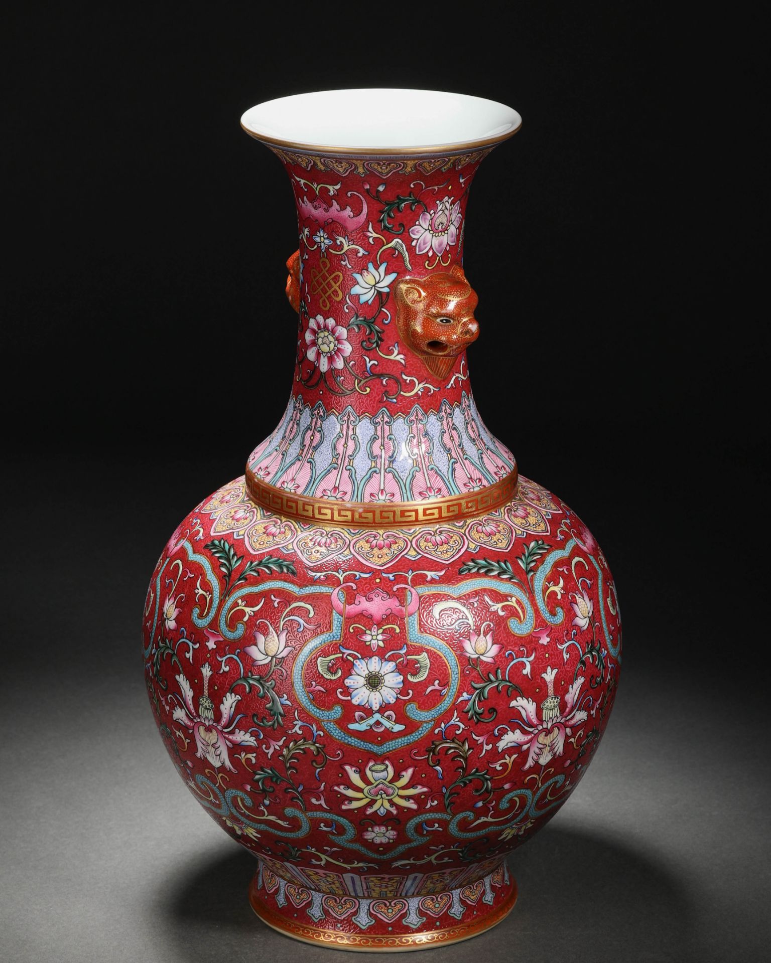 A Chinese Famille Rose Lotus Scrolls Vase - Bild 3 aus 10