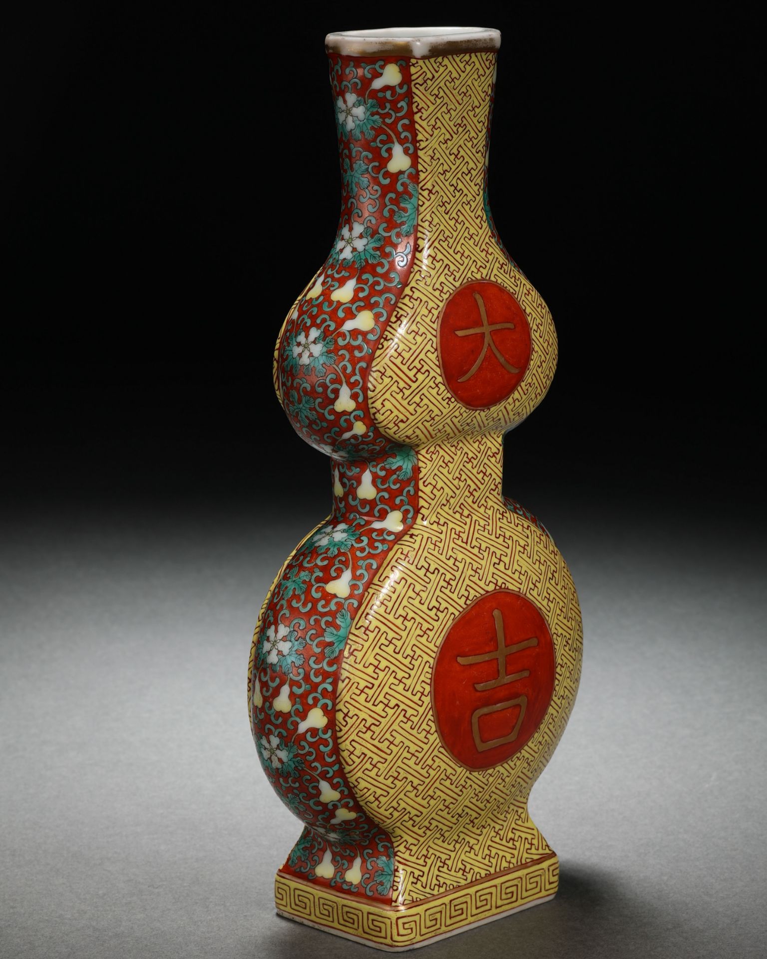 A Chinese Famille Rose Double Gourds Vase - Bild 5 aus 8