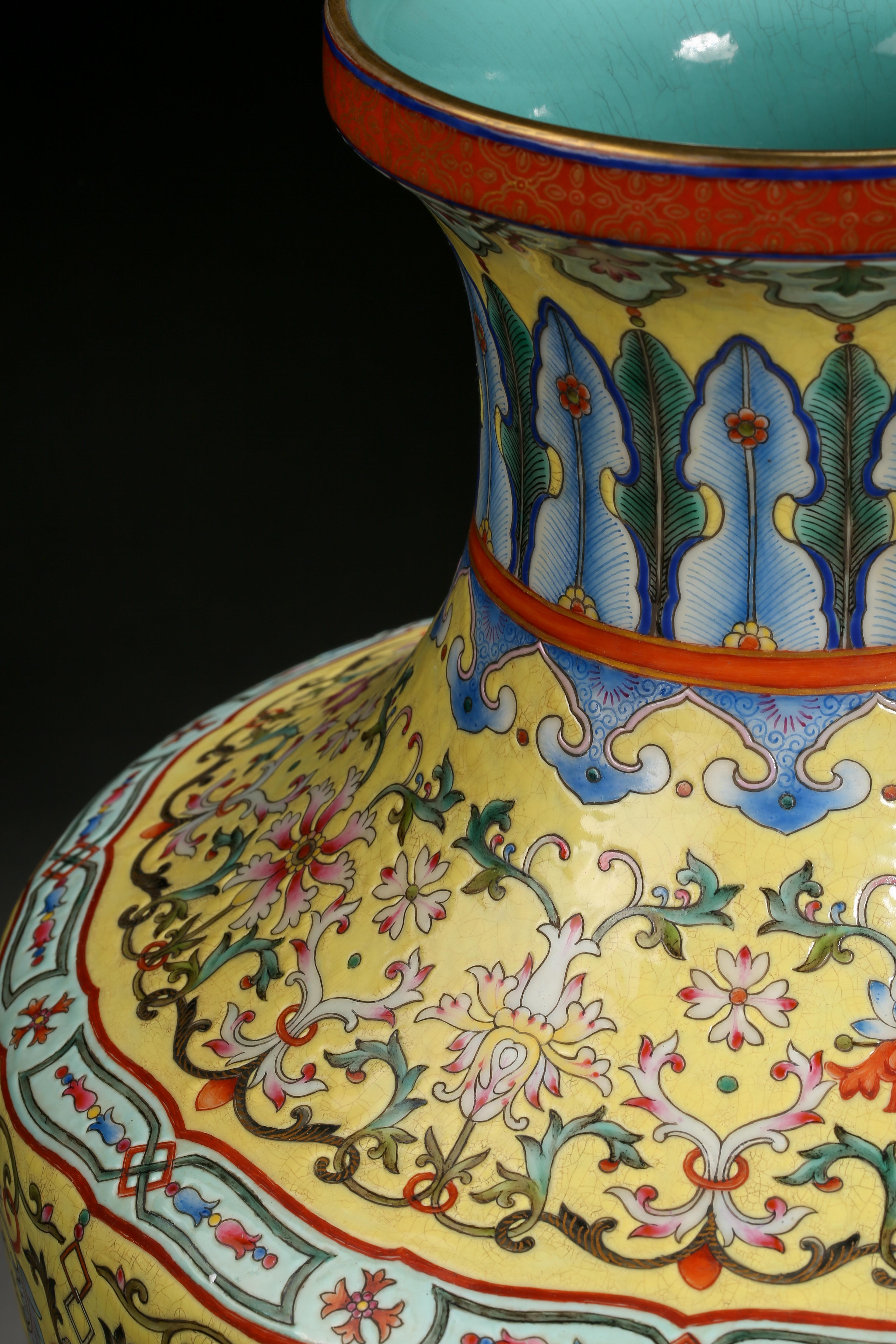 A Chinese Yellow Ground Falangcai and Gilt Zun Vase - Image 7 of 10