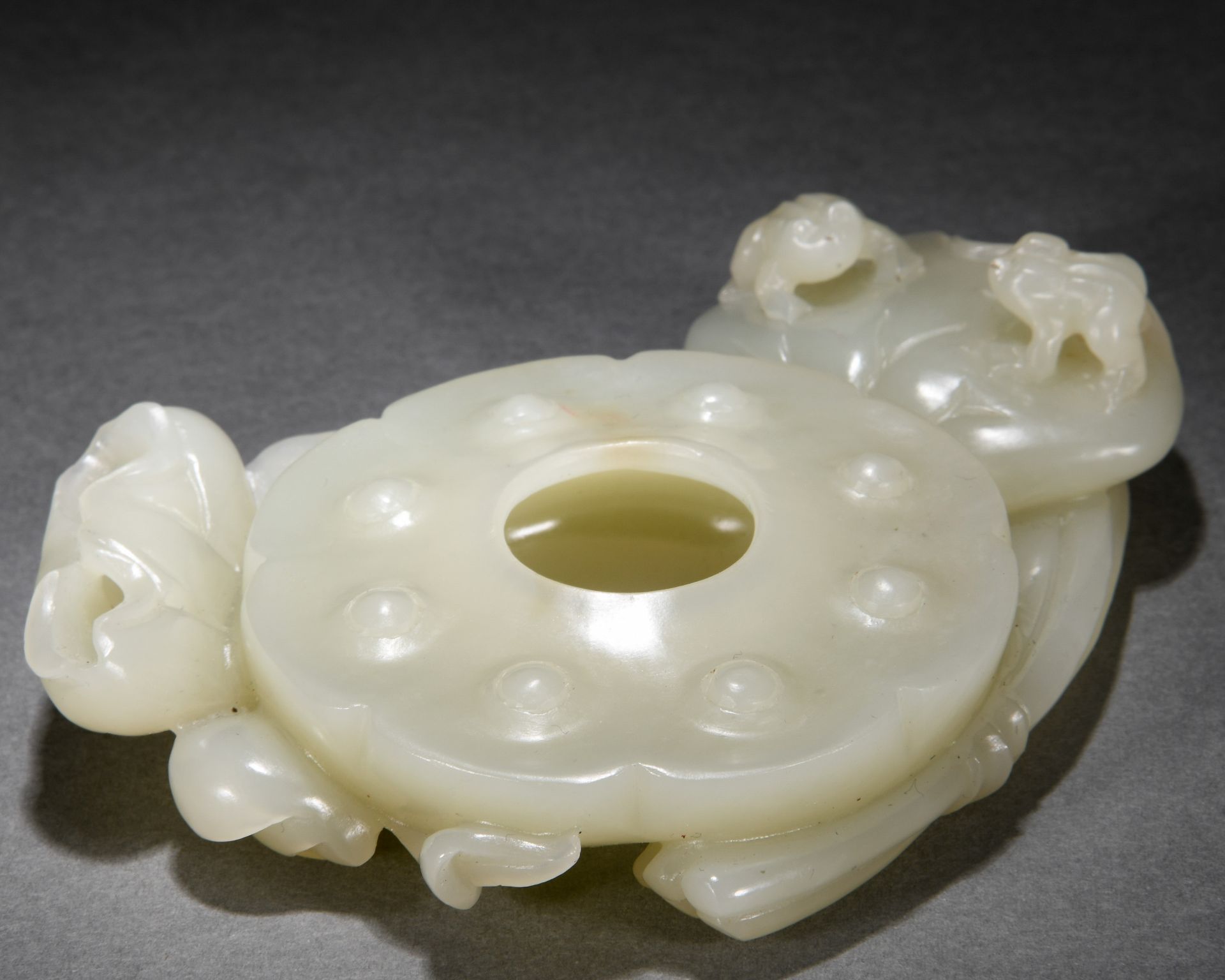 A Chinese Carved White Jade Washer - Image 7 of 8